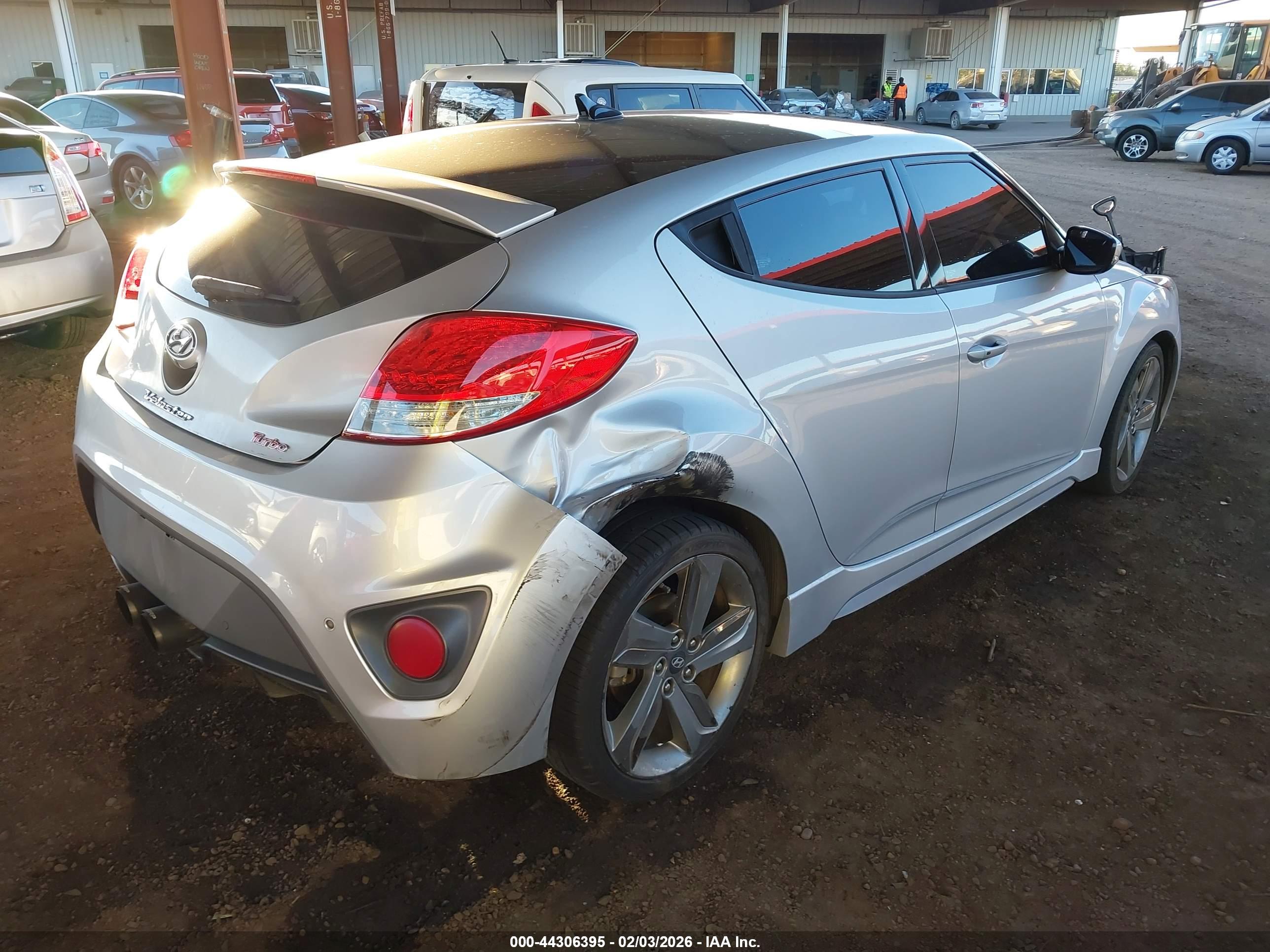 HYUNDAI VELOSTER image 4