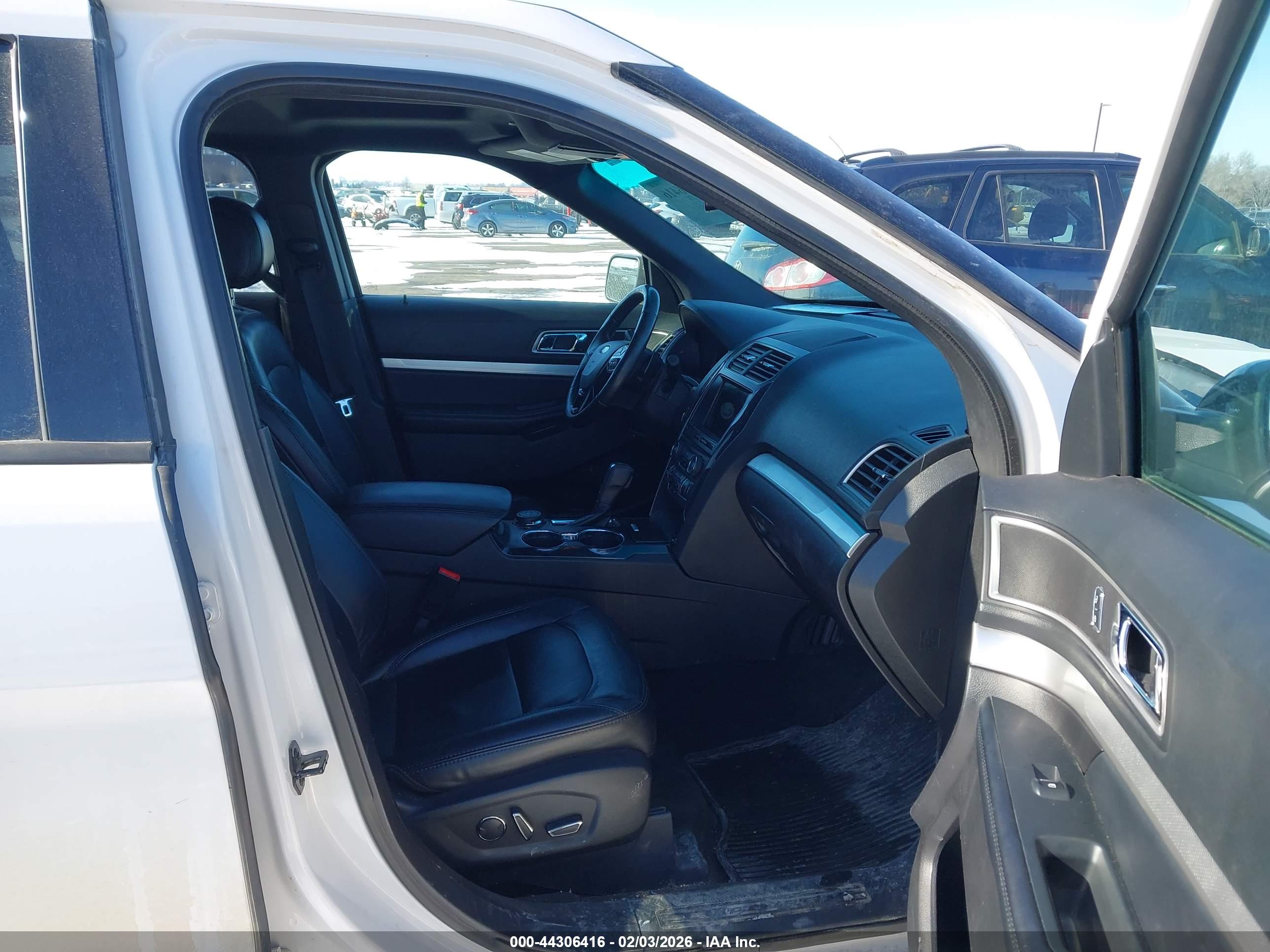 FORD EXPLORER image 5