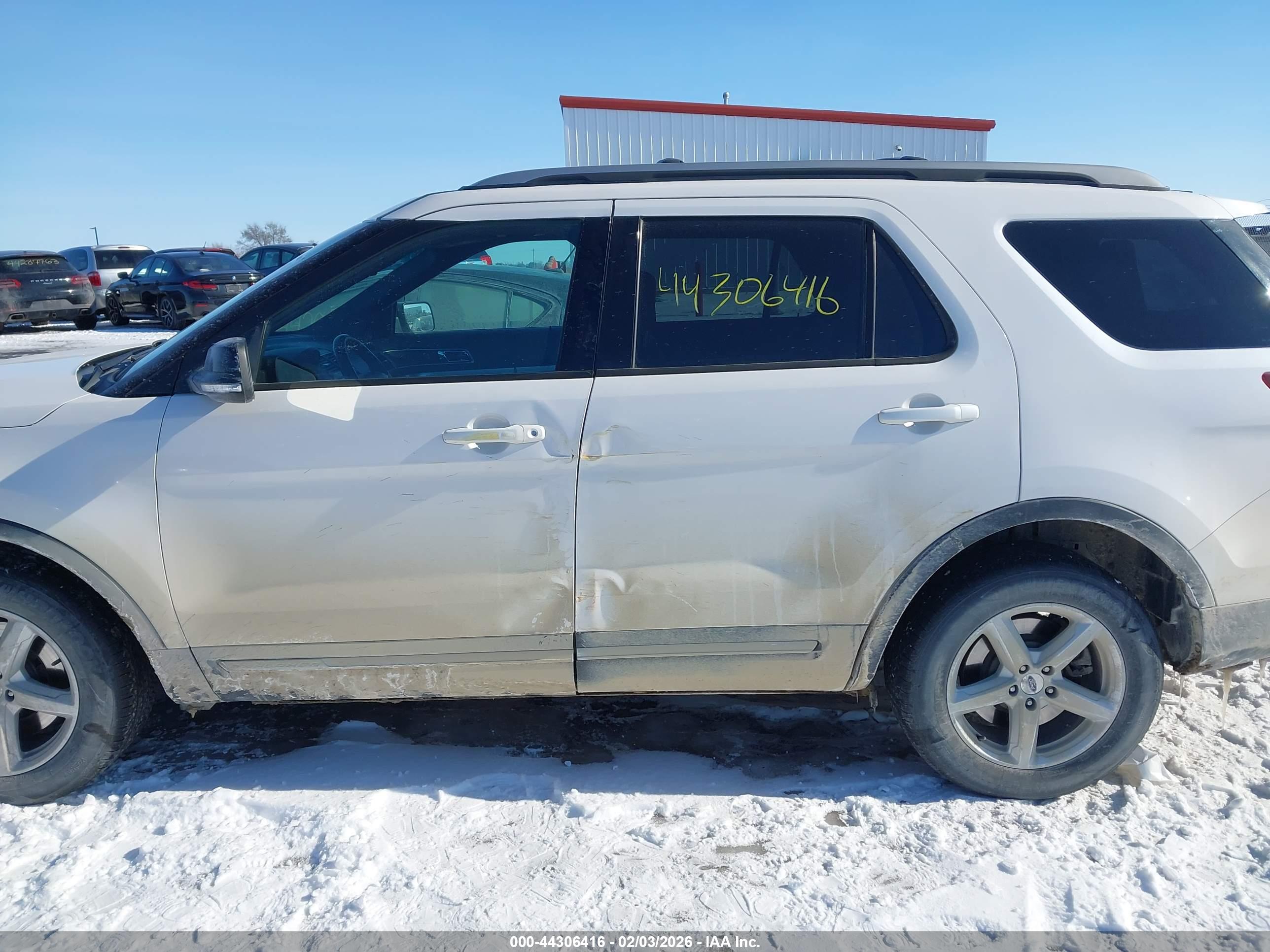 FORD EXPLORER image 6