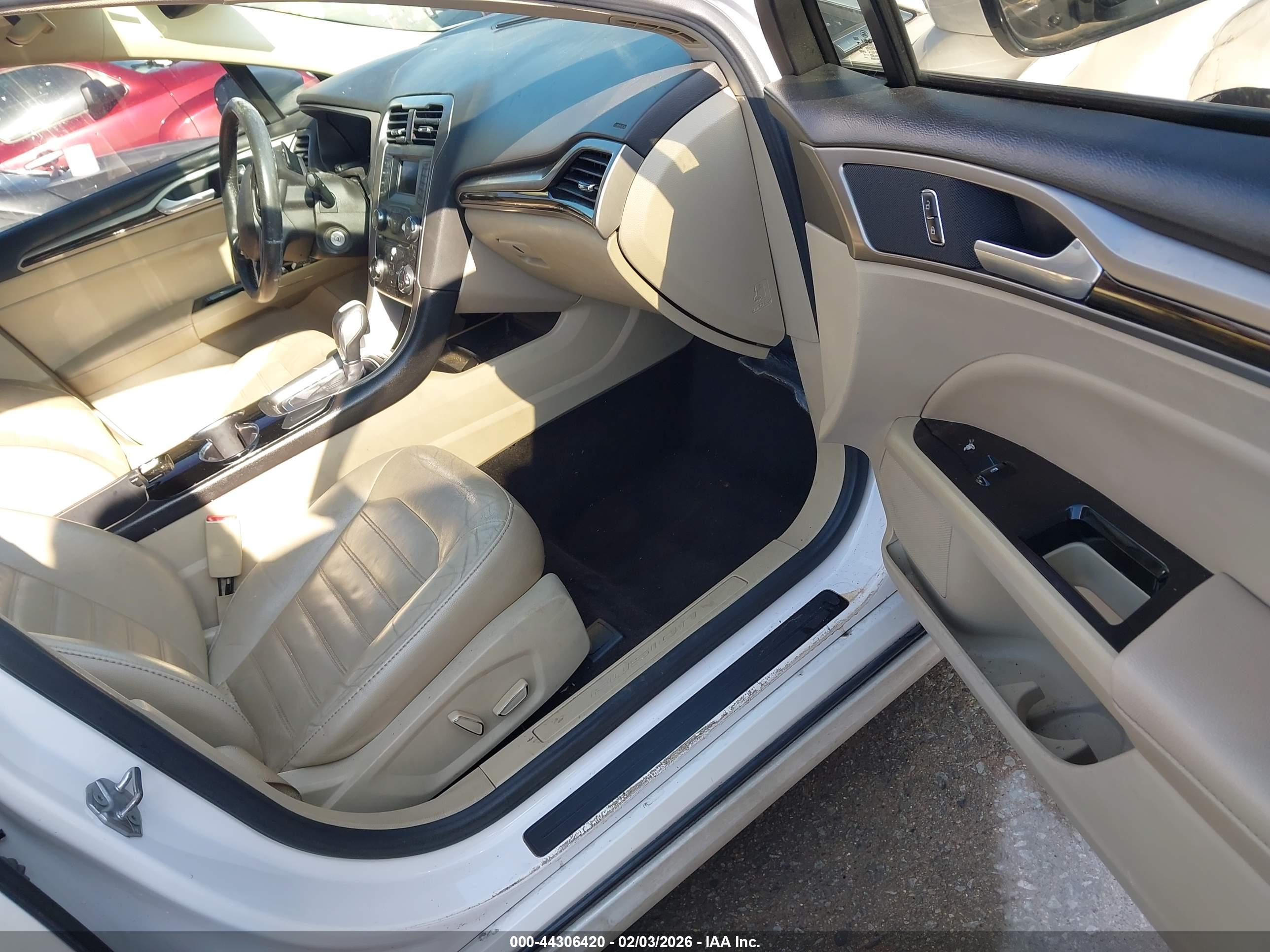 FORD FUSION image 5