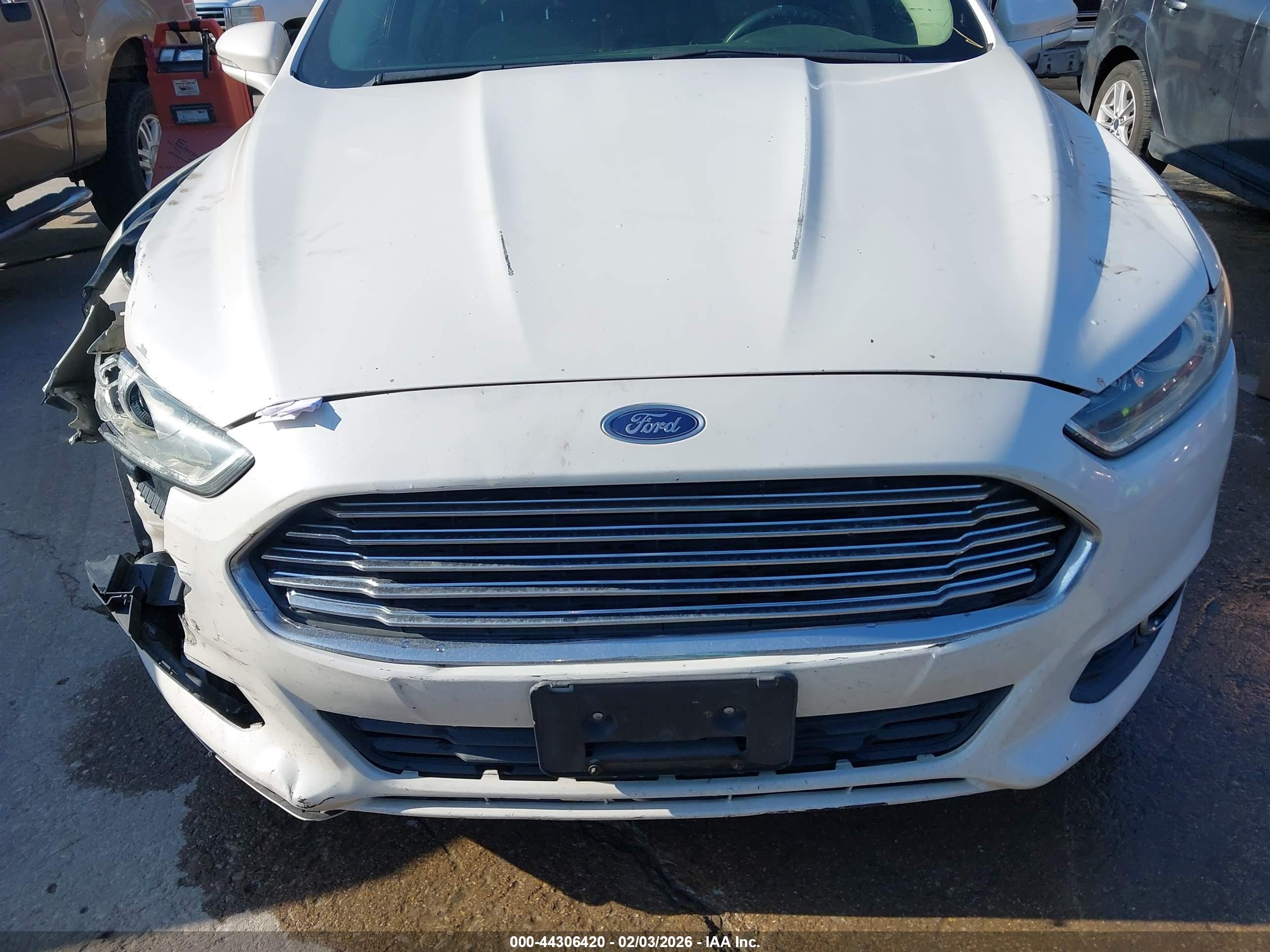 FORD FUSION image 6