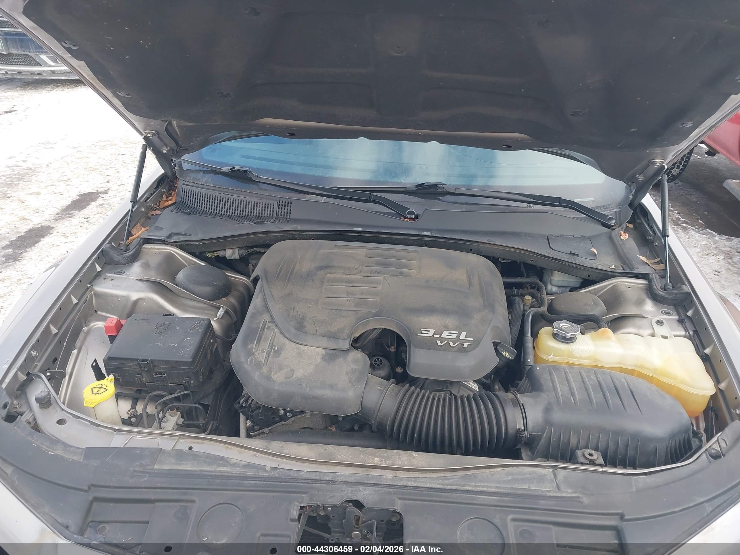 CHRYSLER 300 image 10