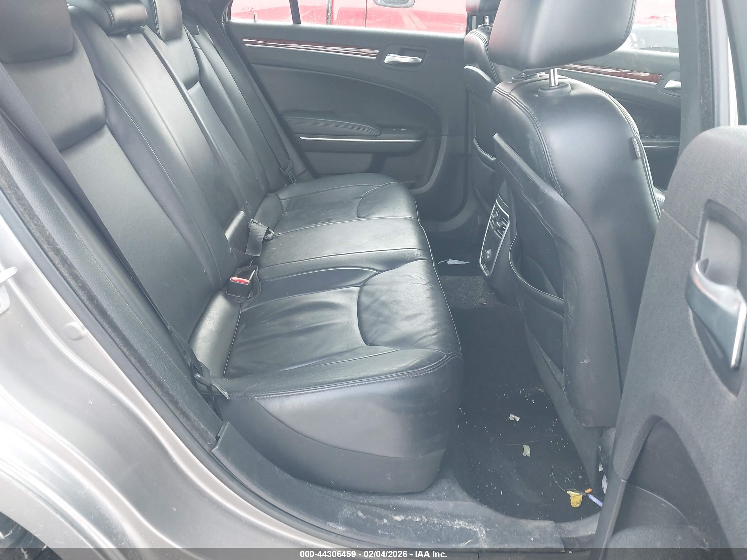 CHRYSLER 300 image 8