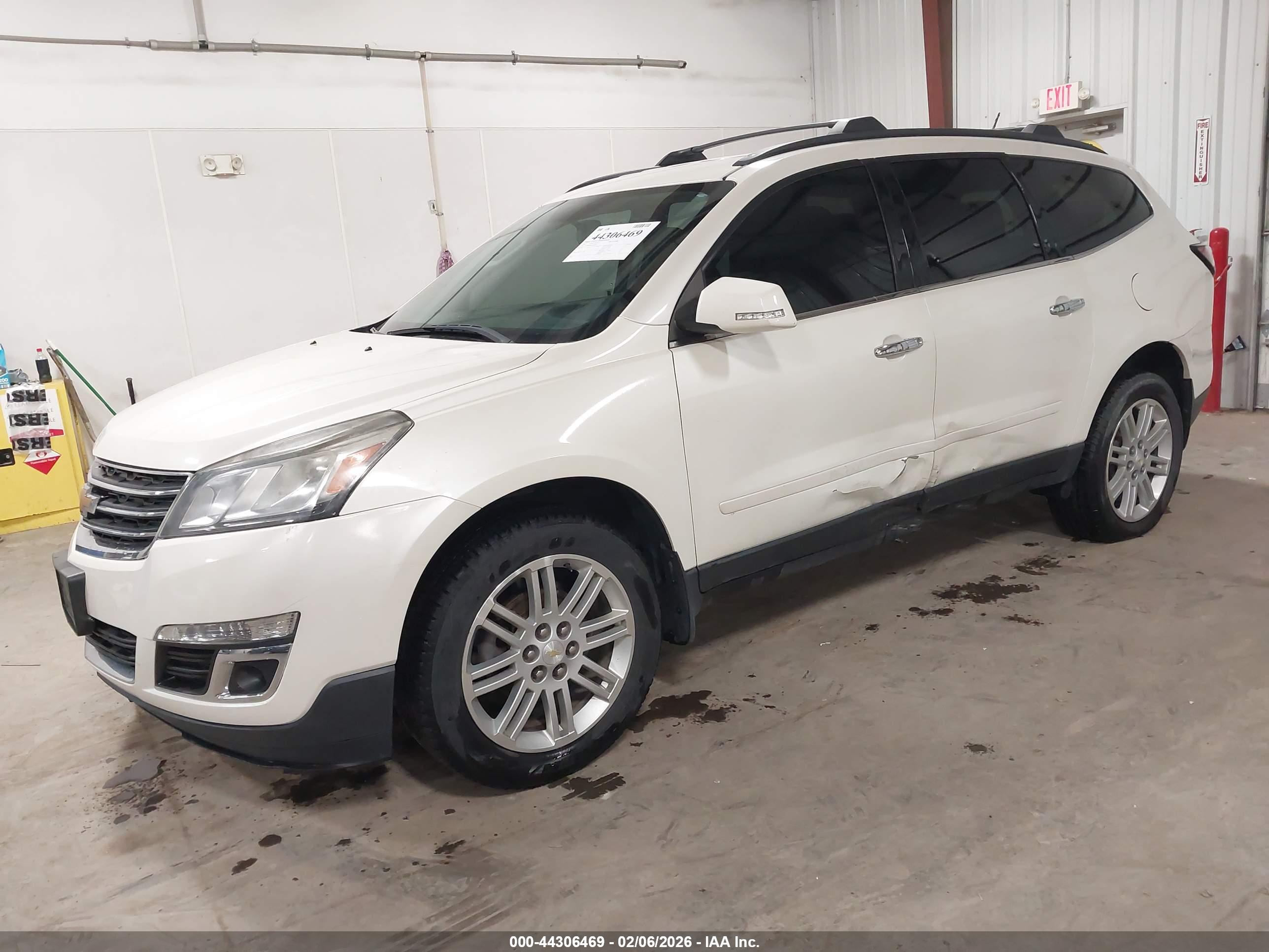 CHEVROLET TRAVERSE image 2