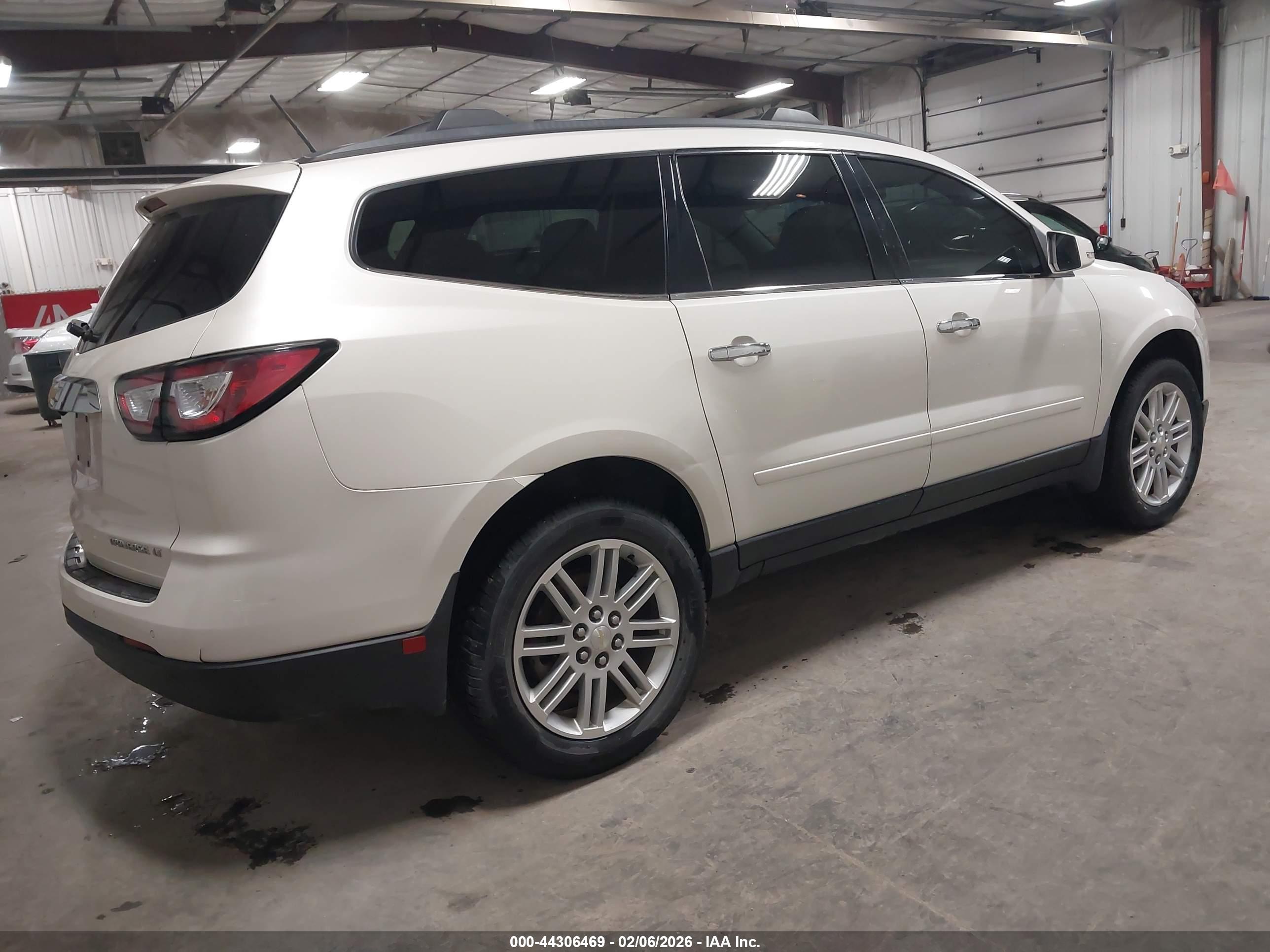 CHEVROLET TRAVERSE image 4