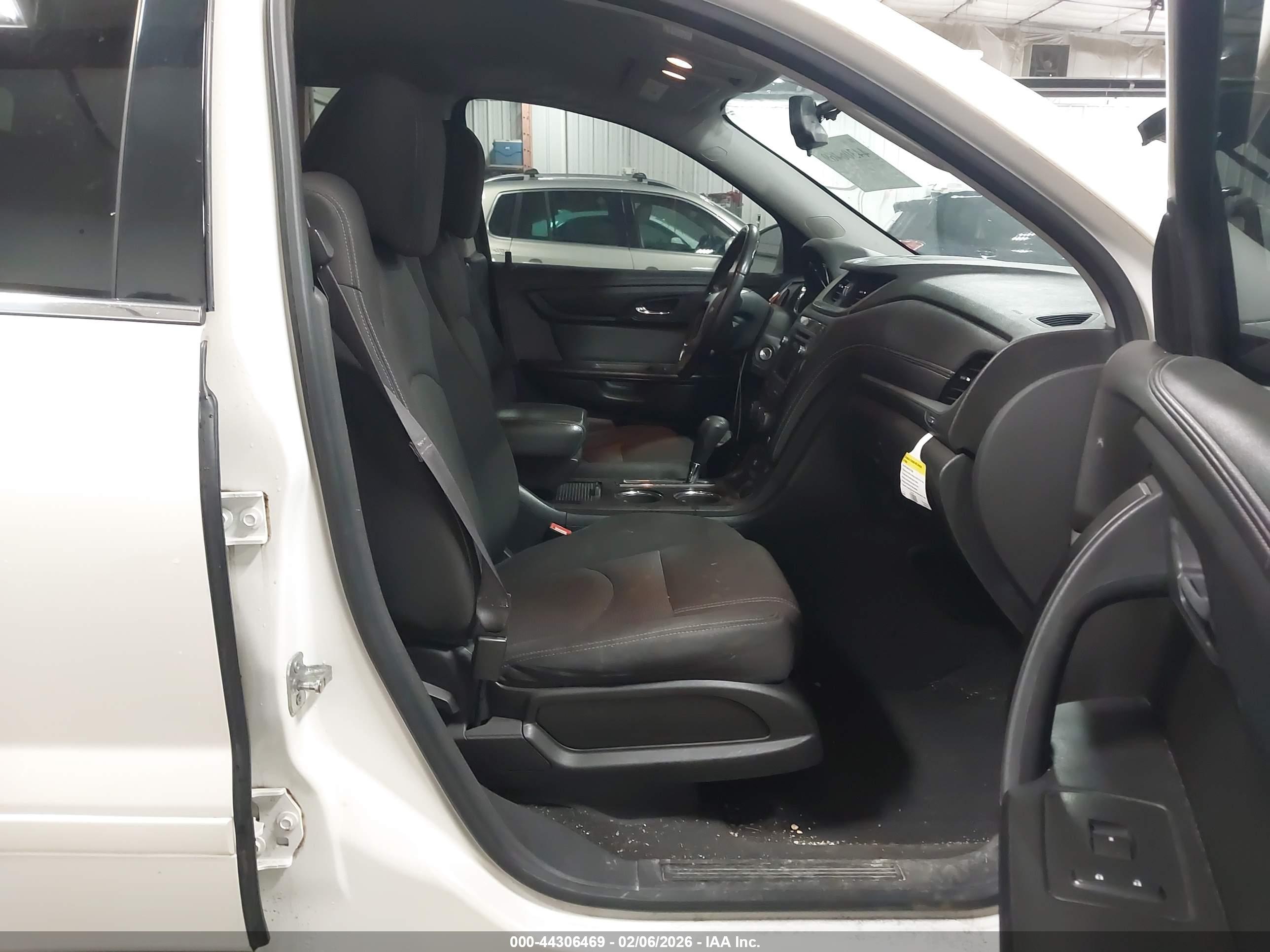 CHEVROLET TRAVERSE image 5