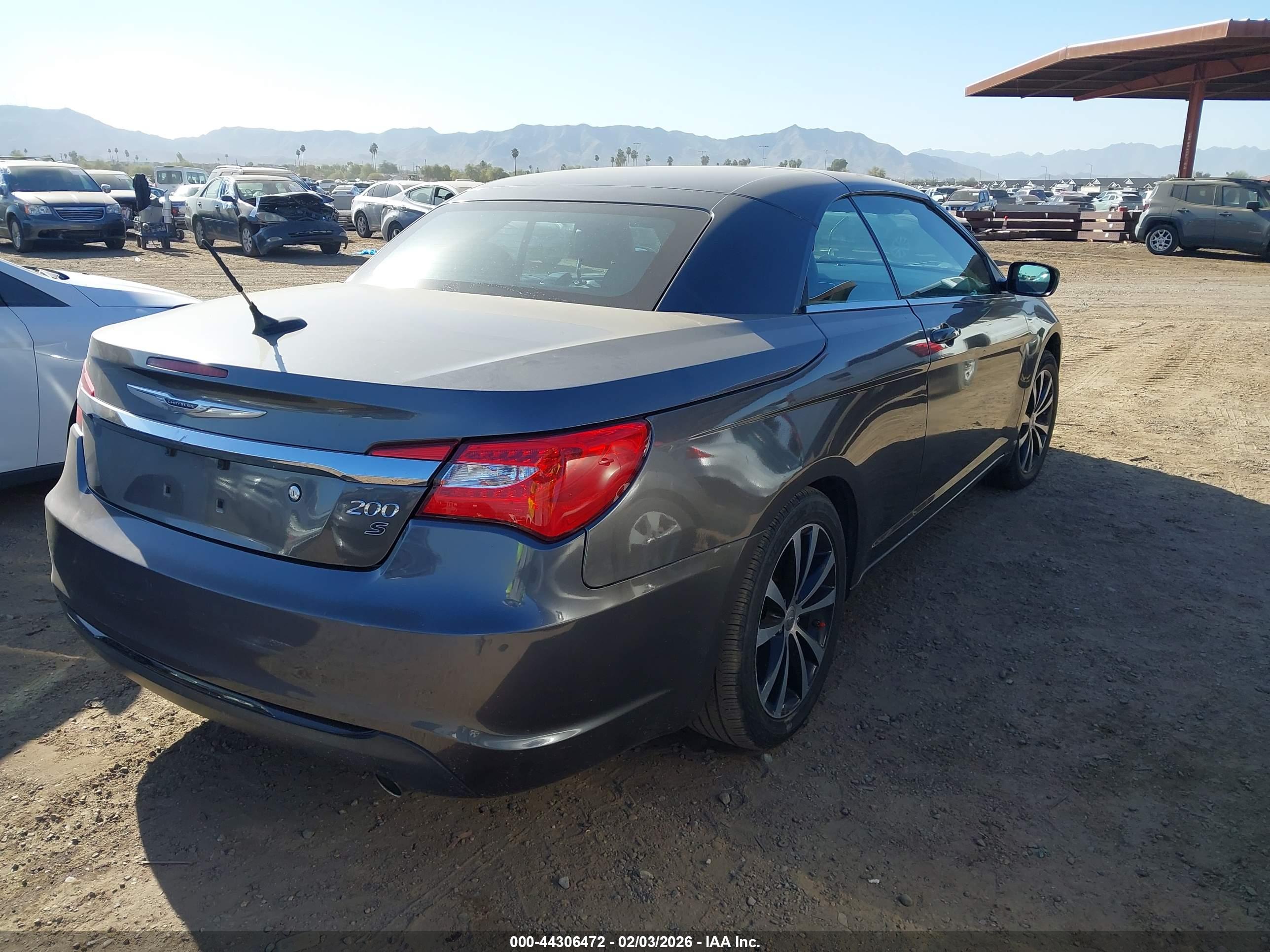 CHRYSLER 200 image 4