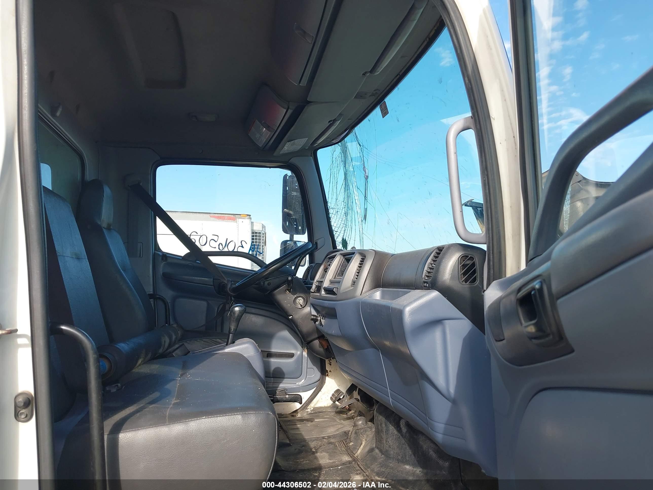 HINO 258 image 5