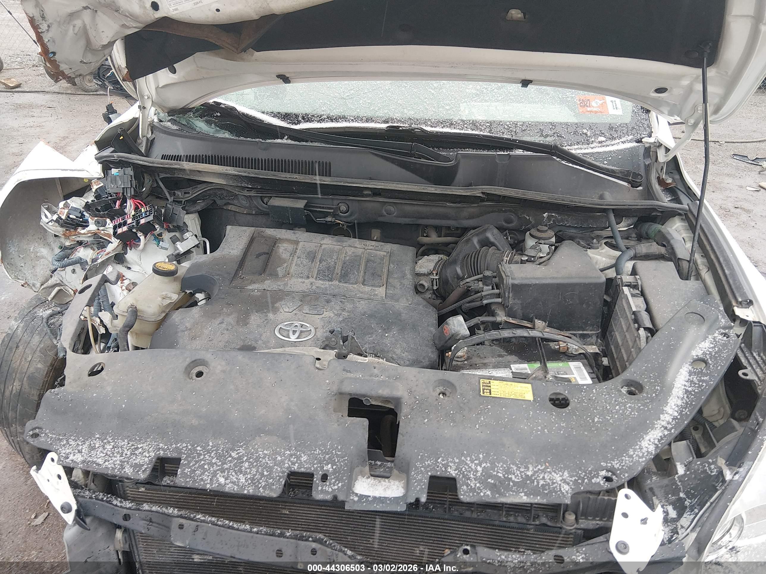 TOYOTA RAV4 image 10