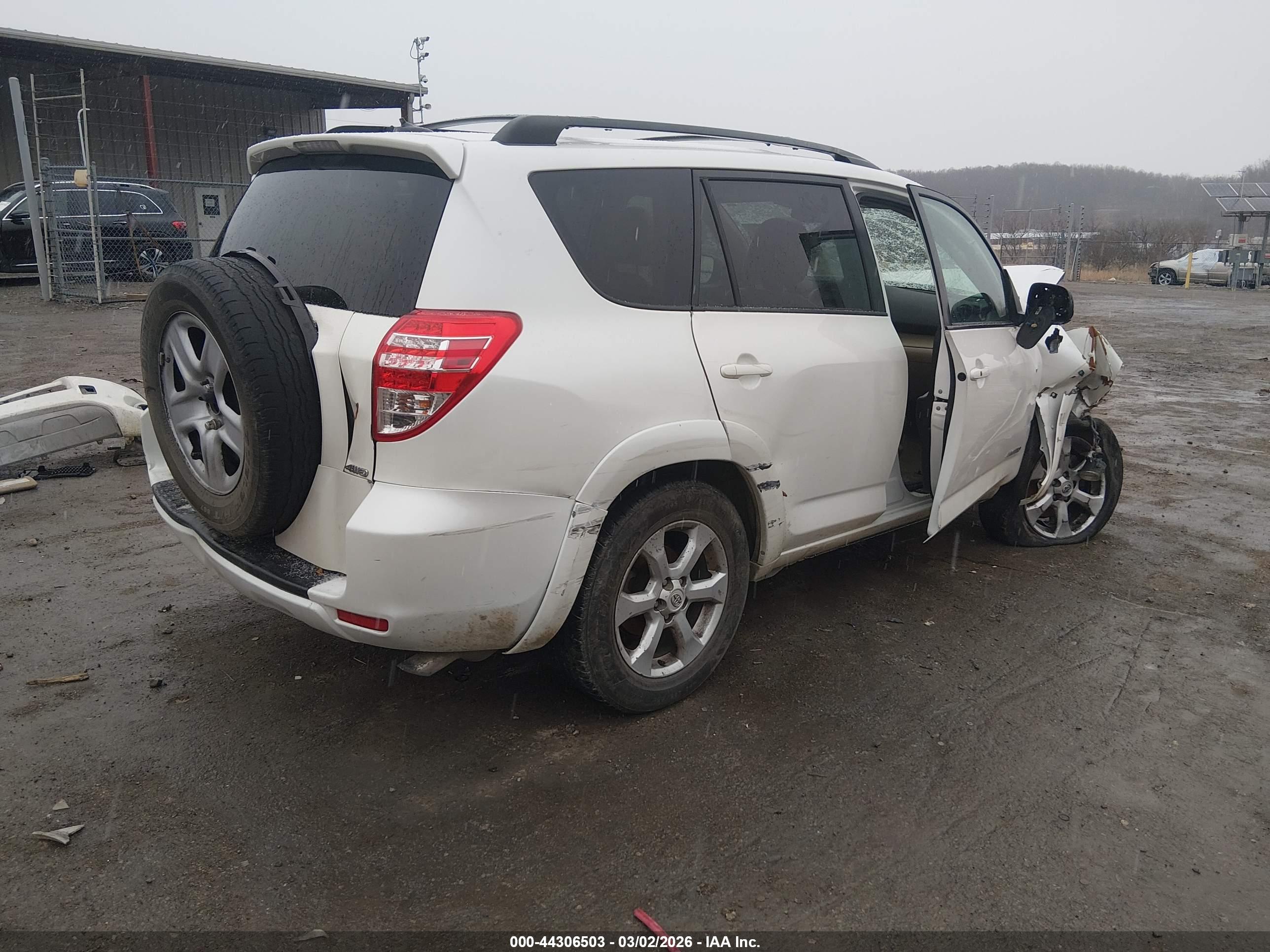 TOYOTA RAV4 image 4