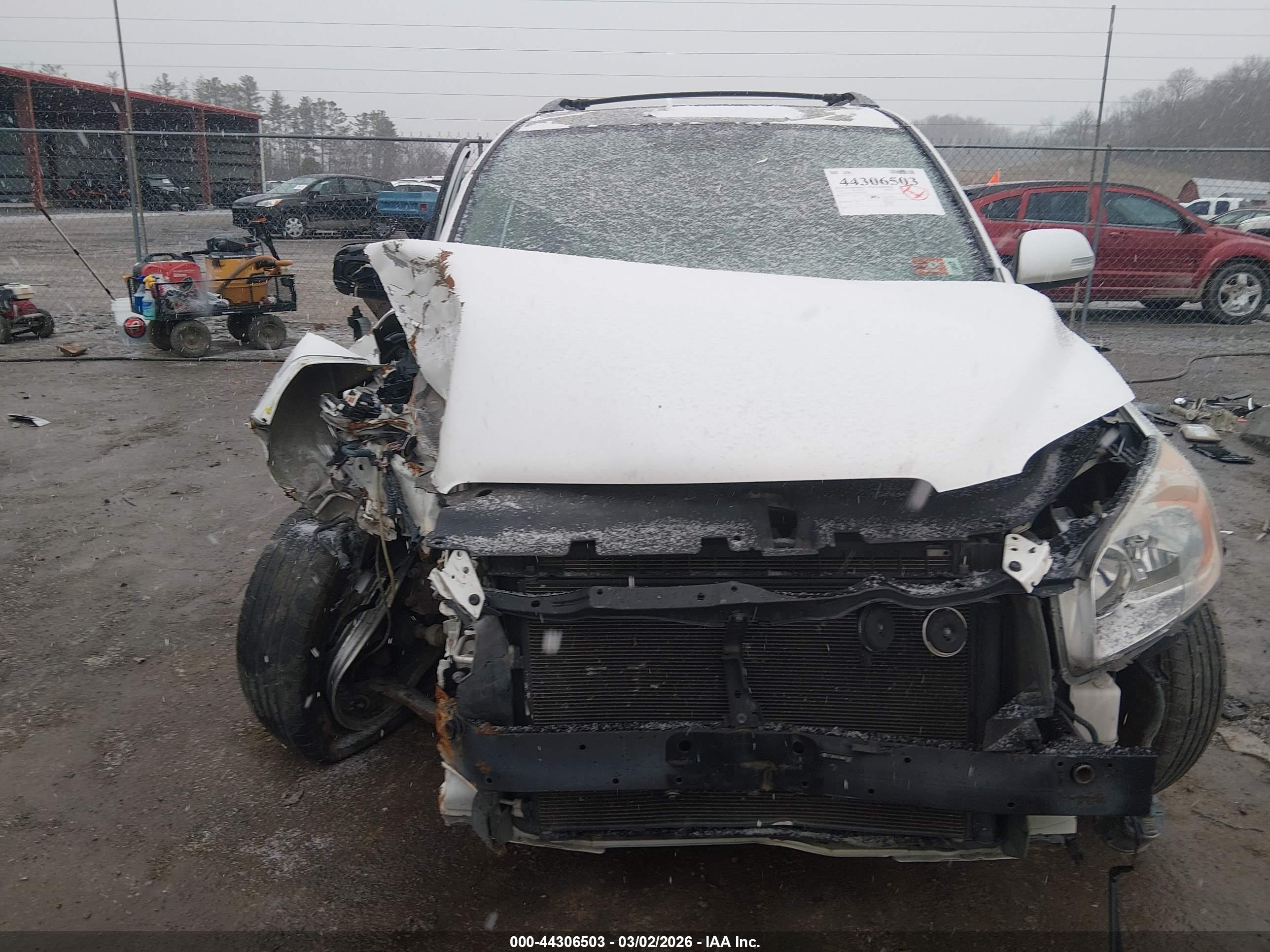 TOYOTA RAV4 image 6