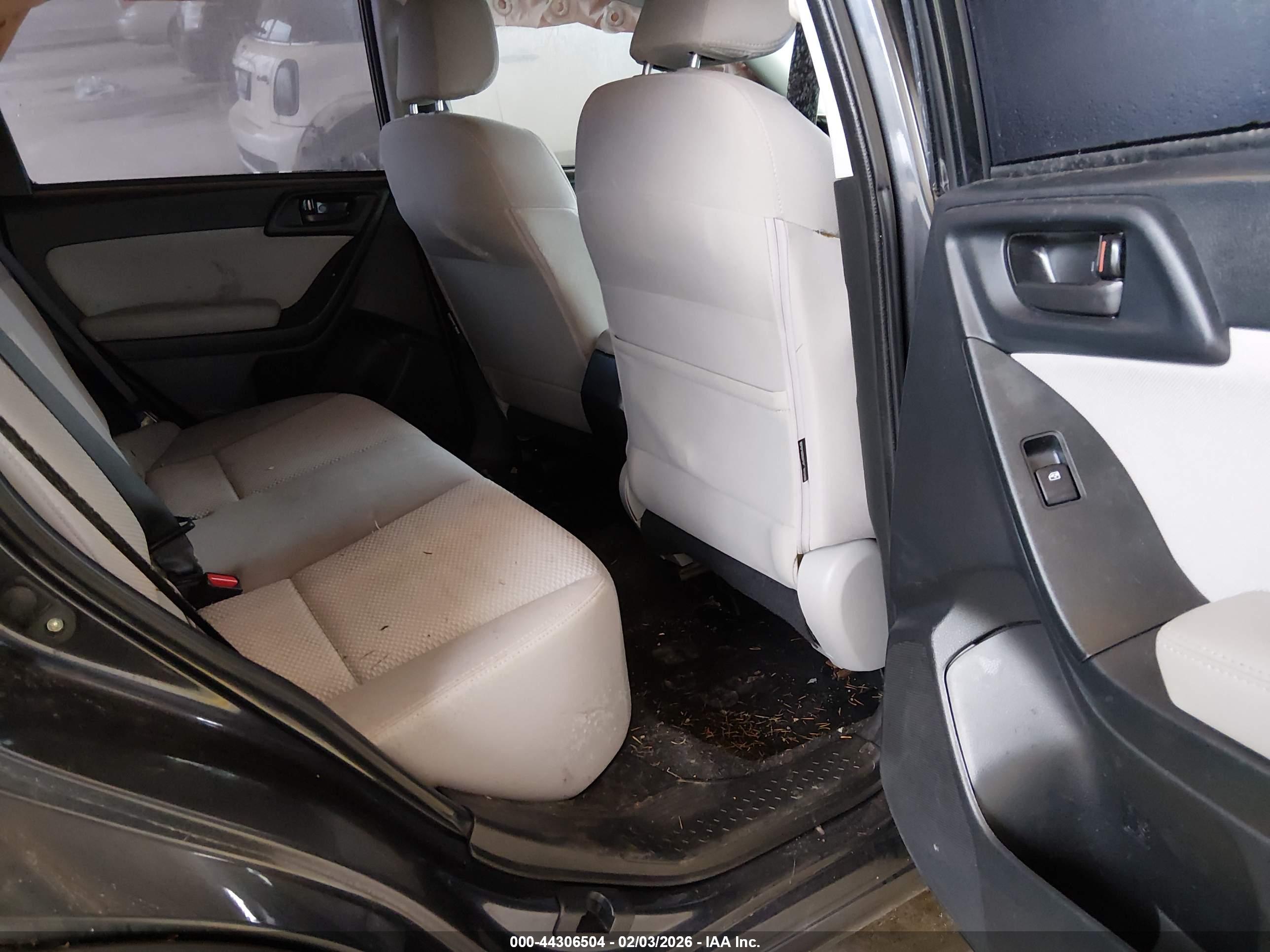 SUBARU FORESTER image 8