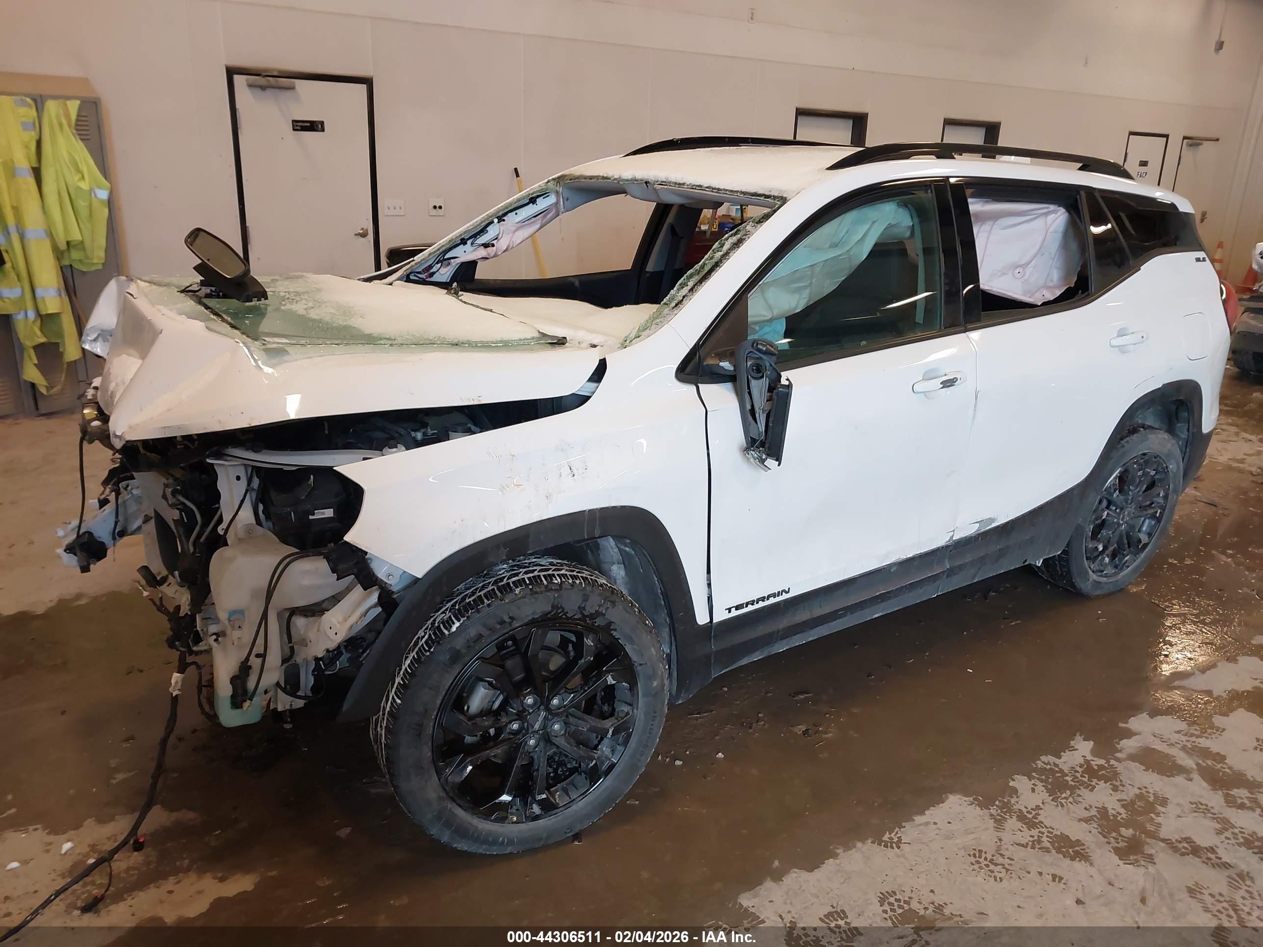 GMC TERRAIN image 2