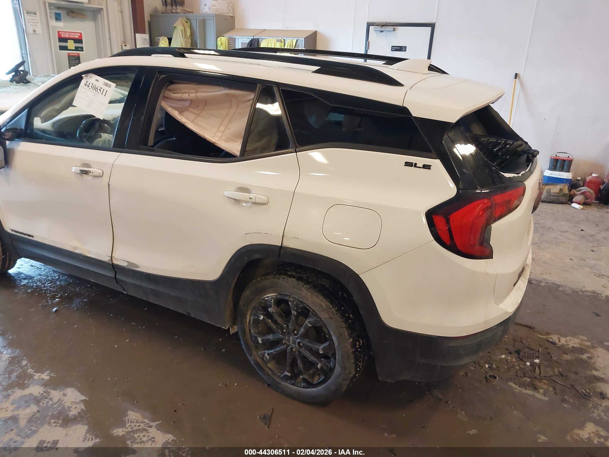GMC TERRAIN image 6