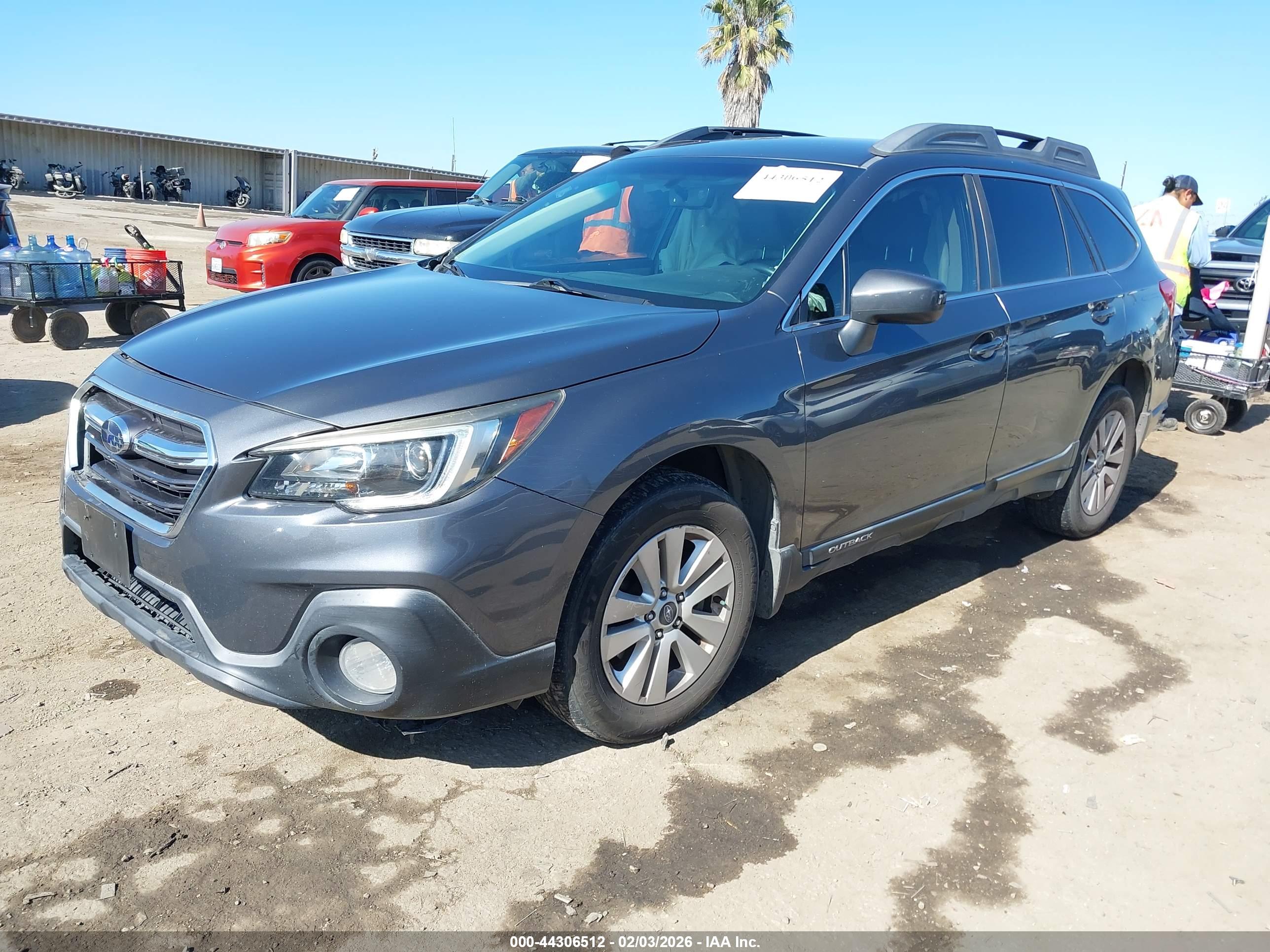 SUBARU OUTBACK image 2