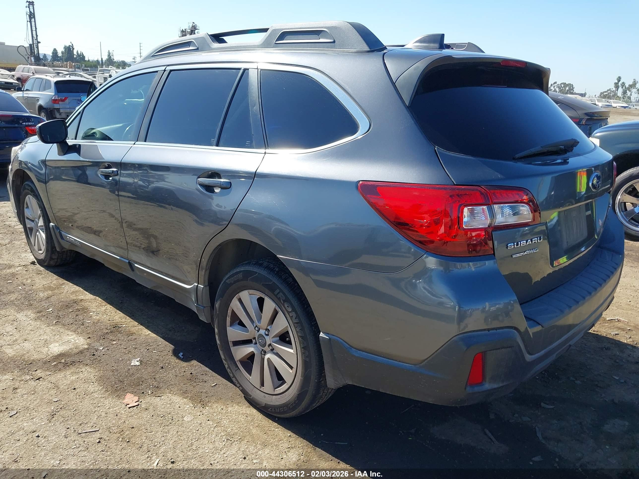 SUBARU OUTBACK image 3