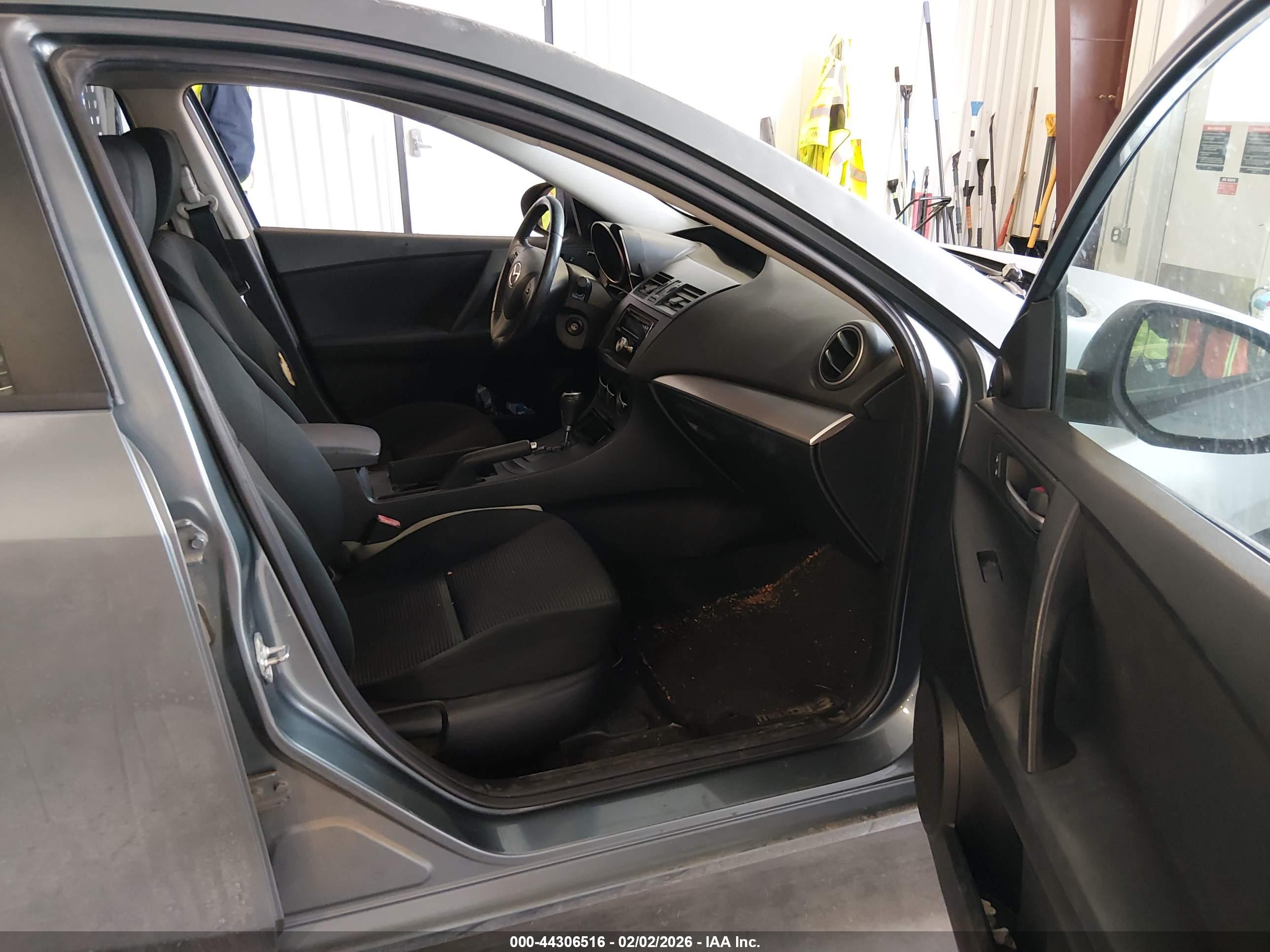 MAZDA MAZDA3 image 5
