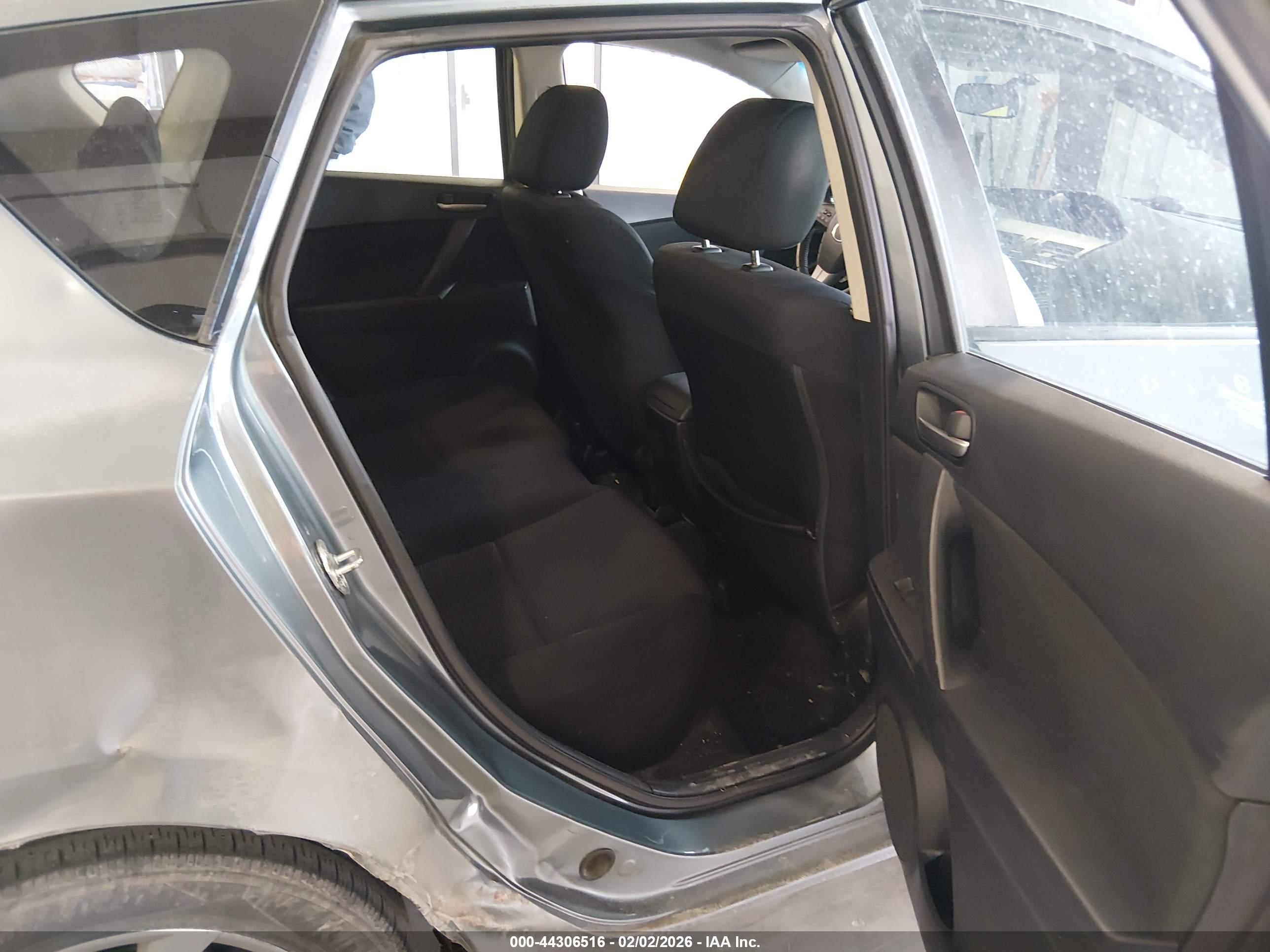 MAZDA MAZDA3 image 8