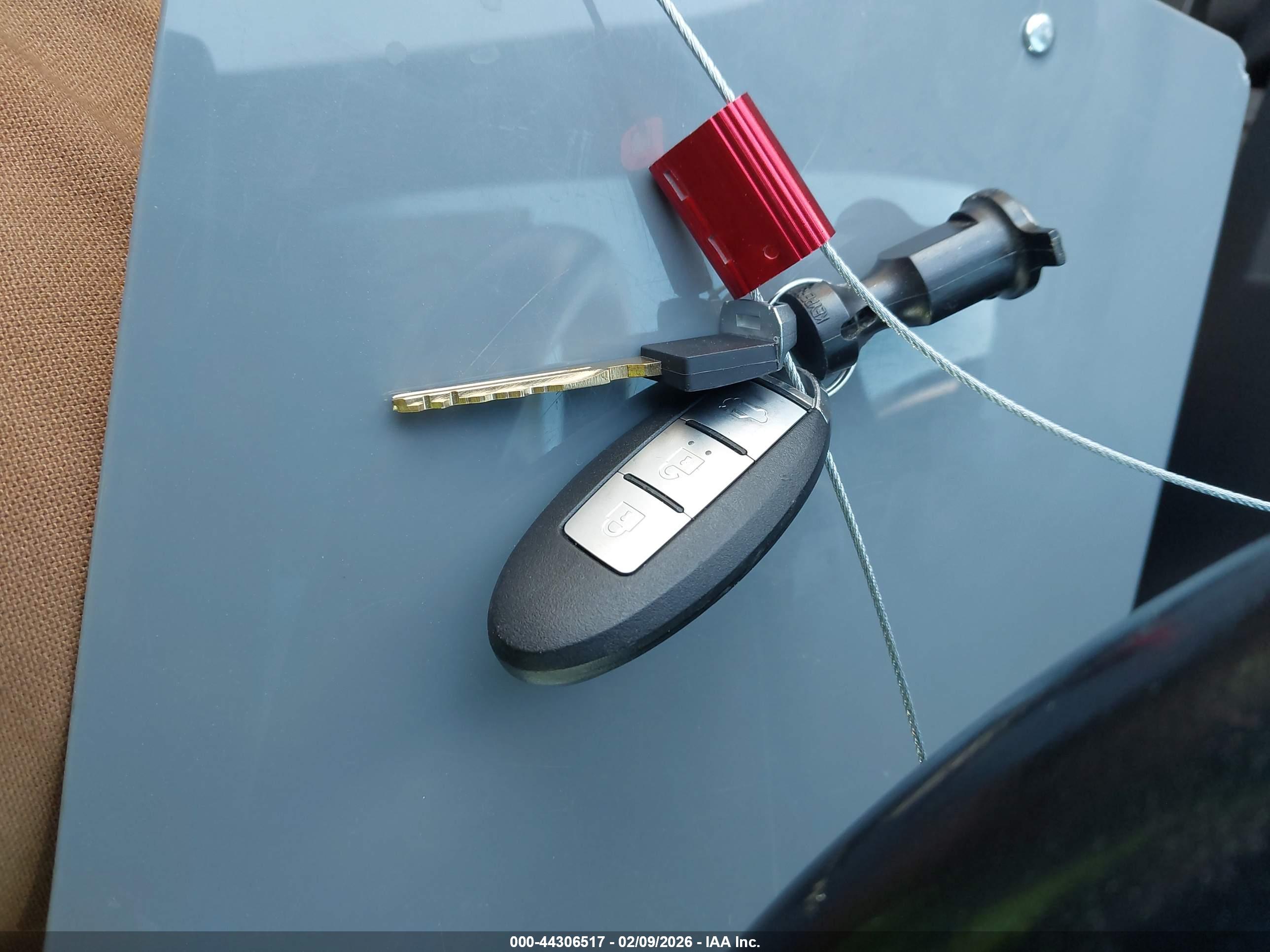 INFINITI QX70 image 11