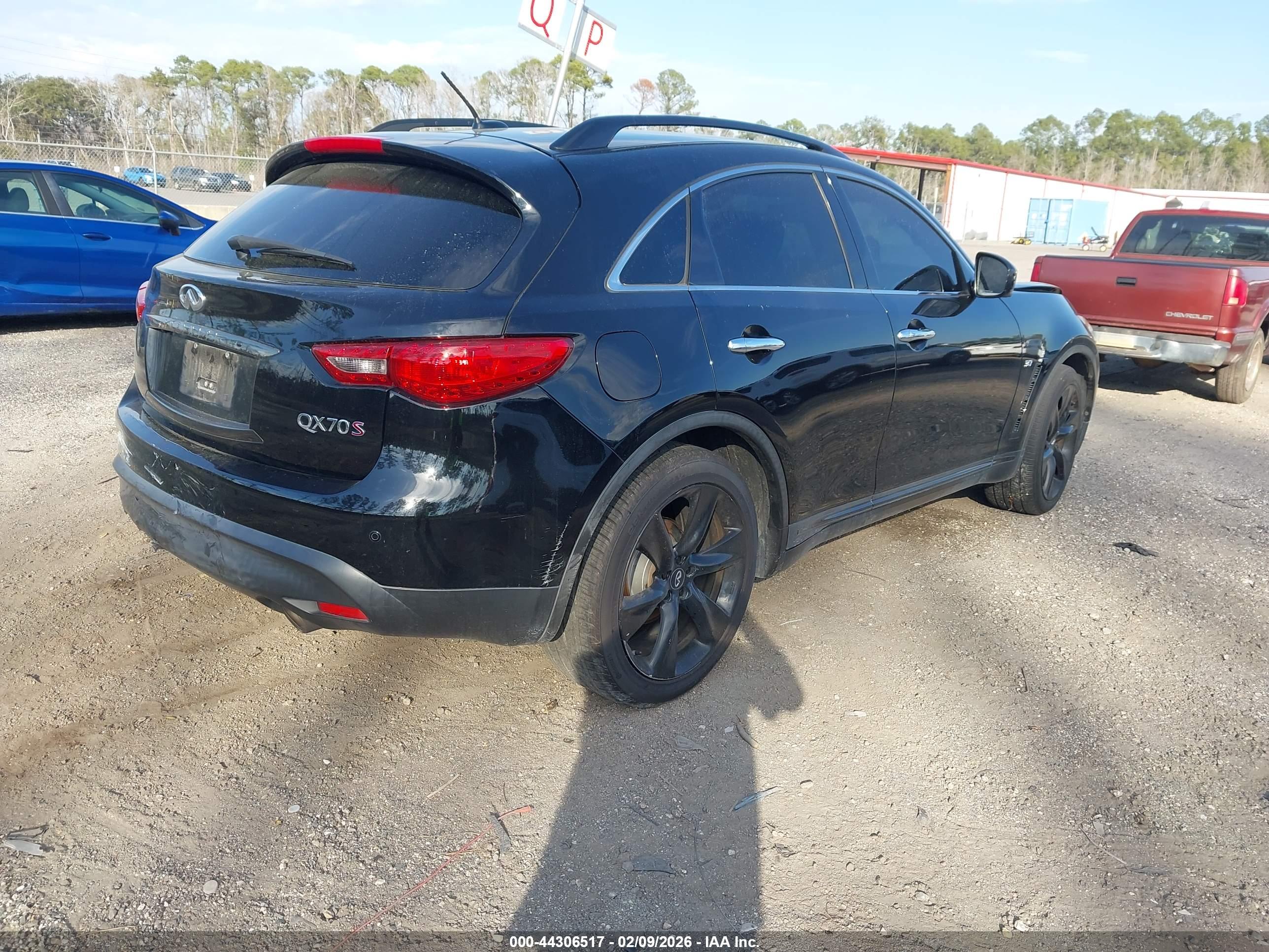 INFINITI QX70 image 4