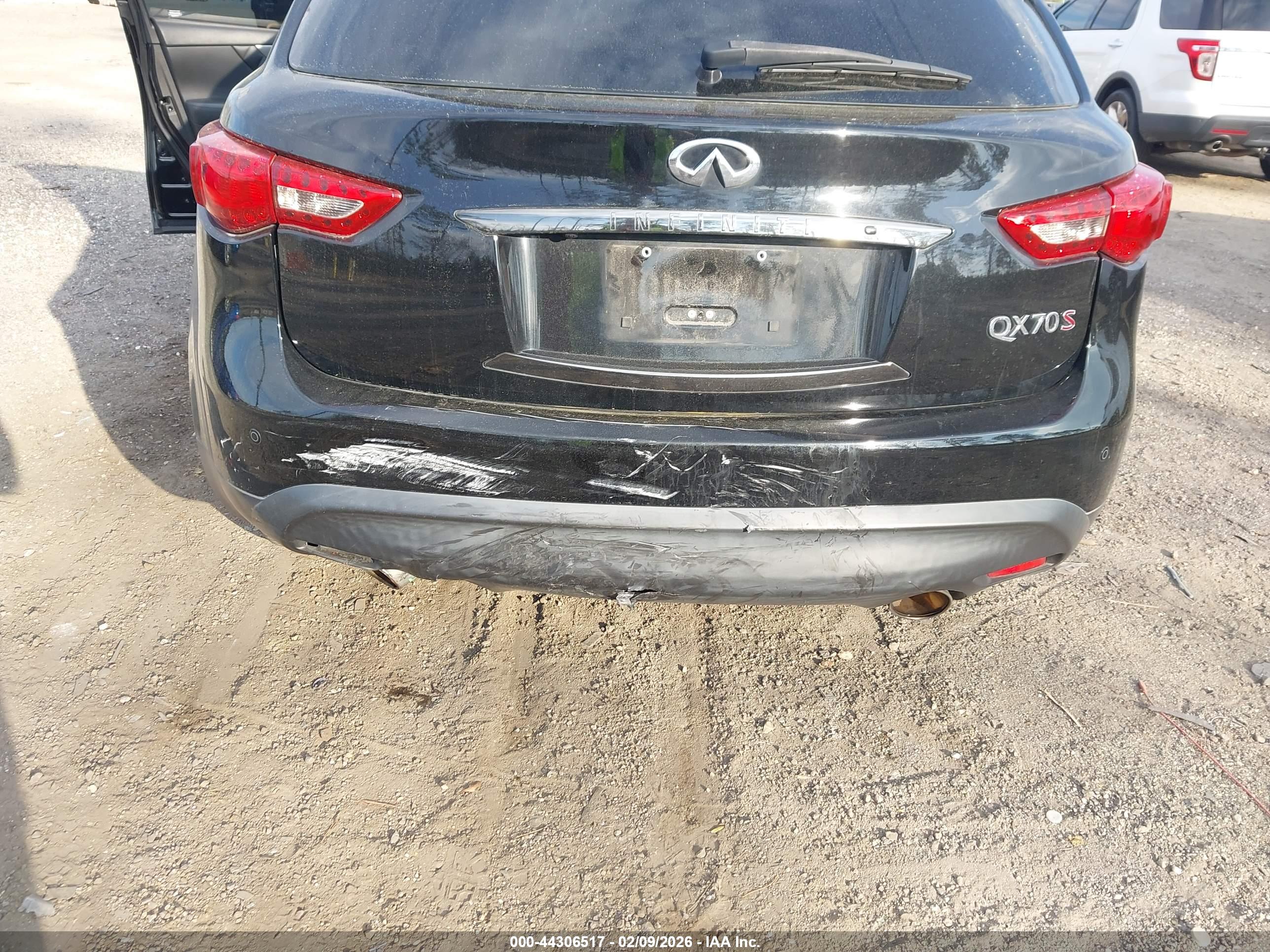 INFINITI QX70 image 6
