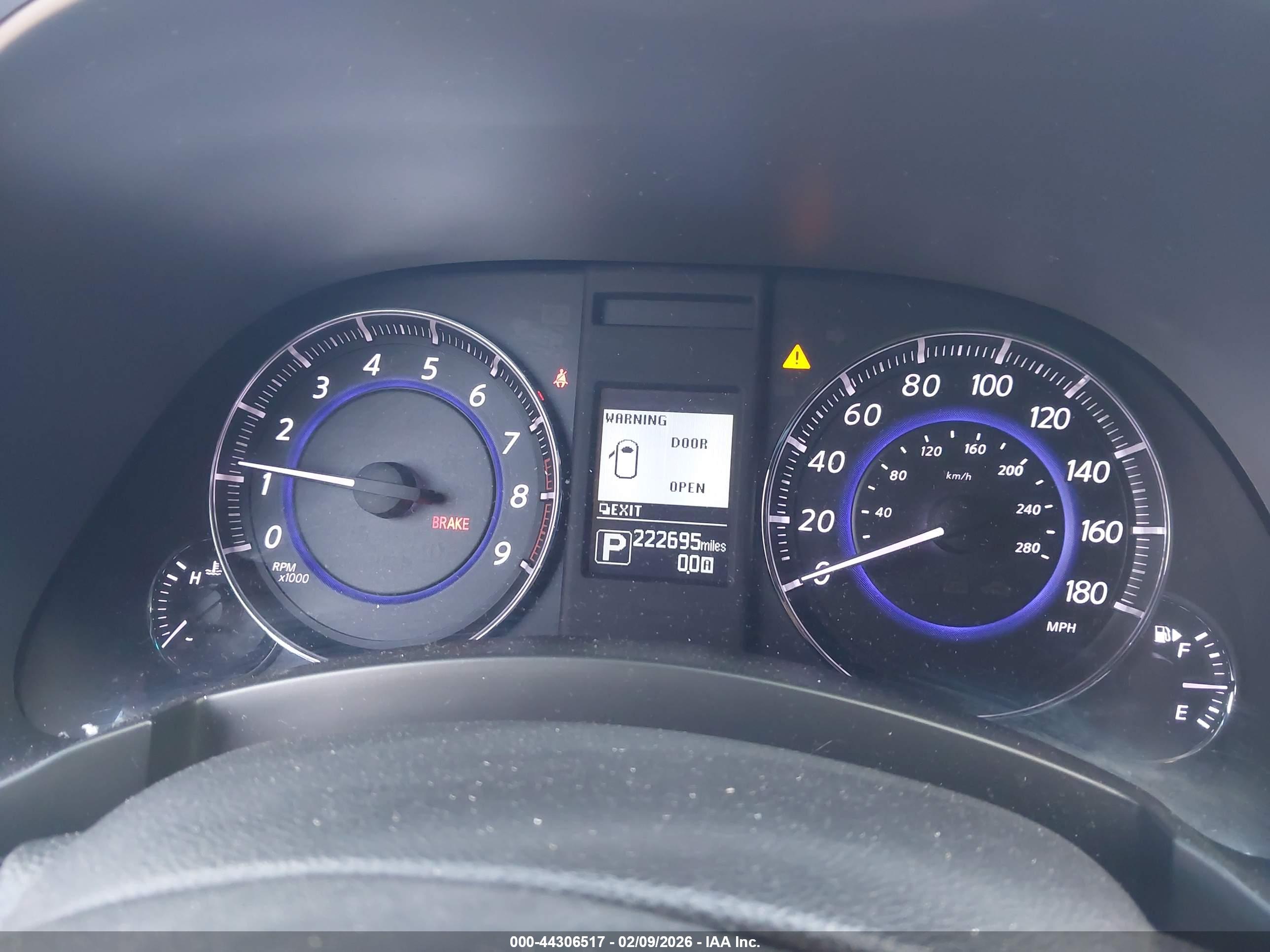 INFINITI QX70 image 7