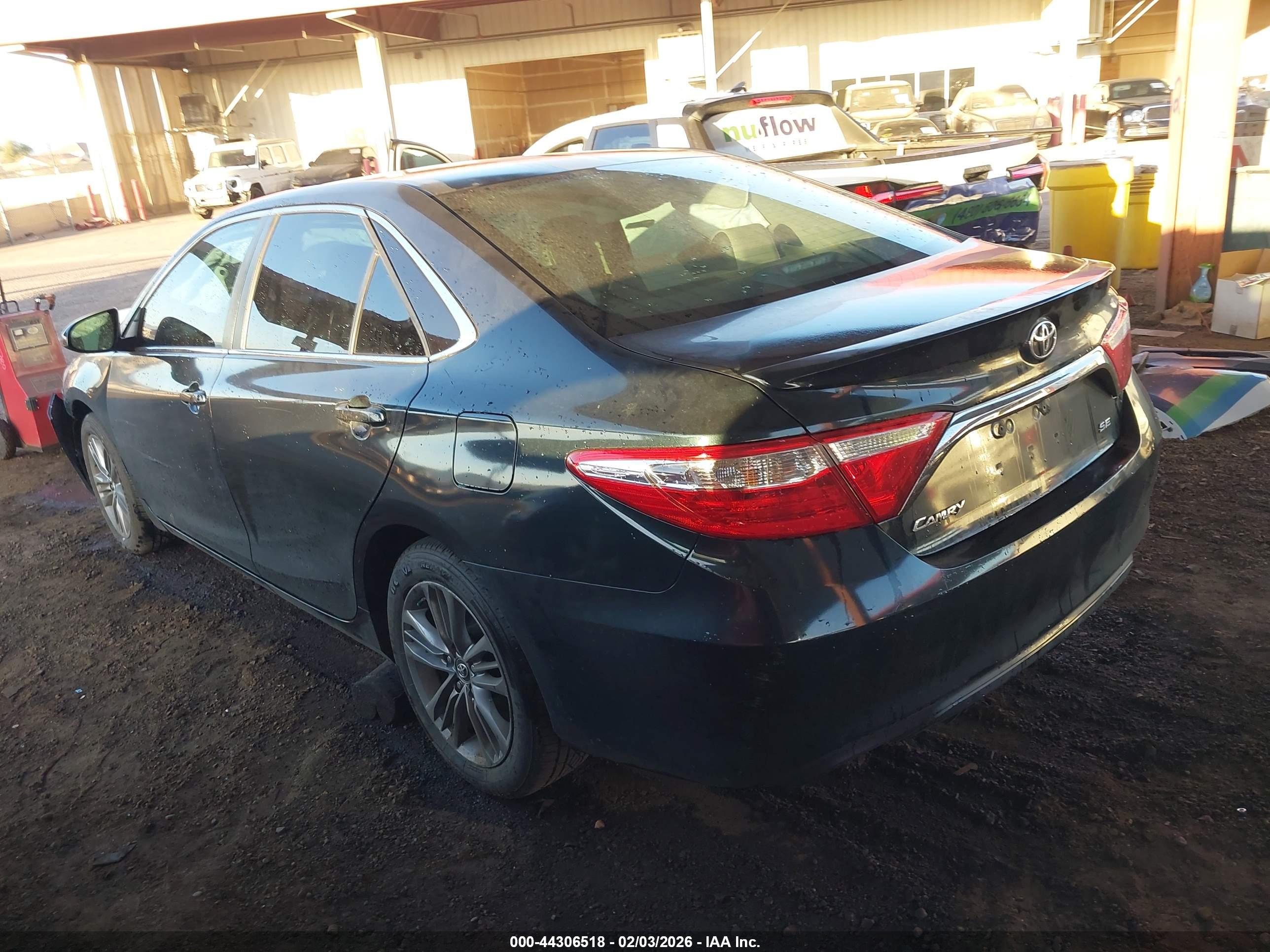 TOYOTA CAMRY image 3