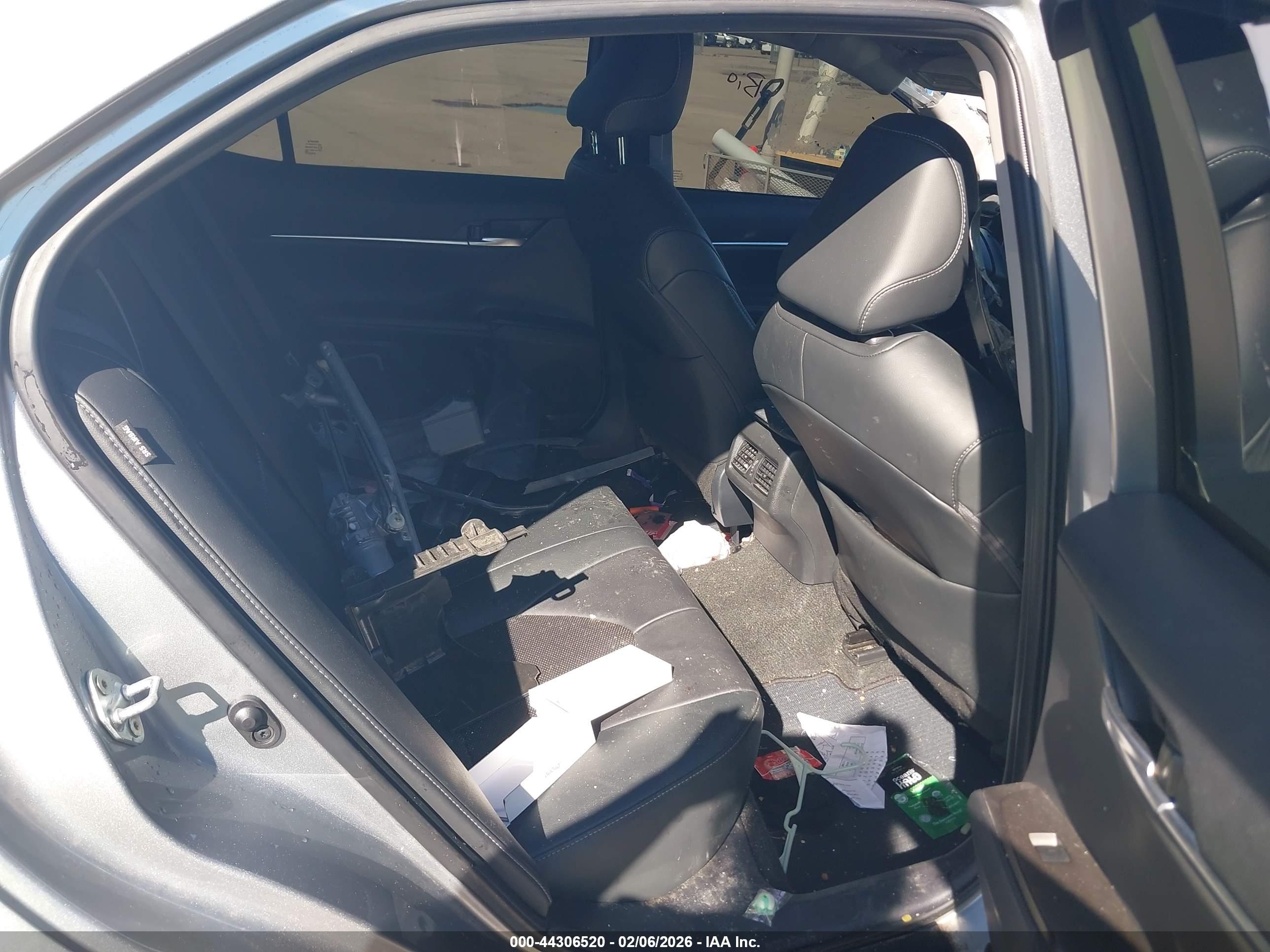 TOYOTA CAMRY image 8