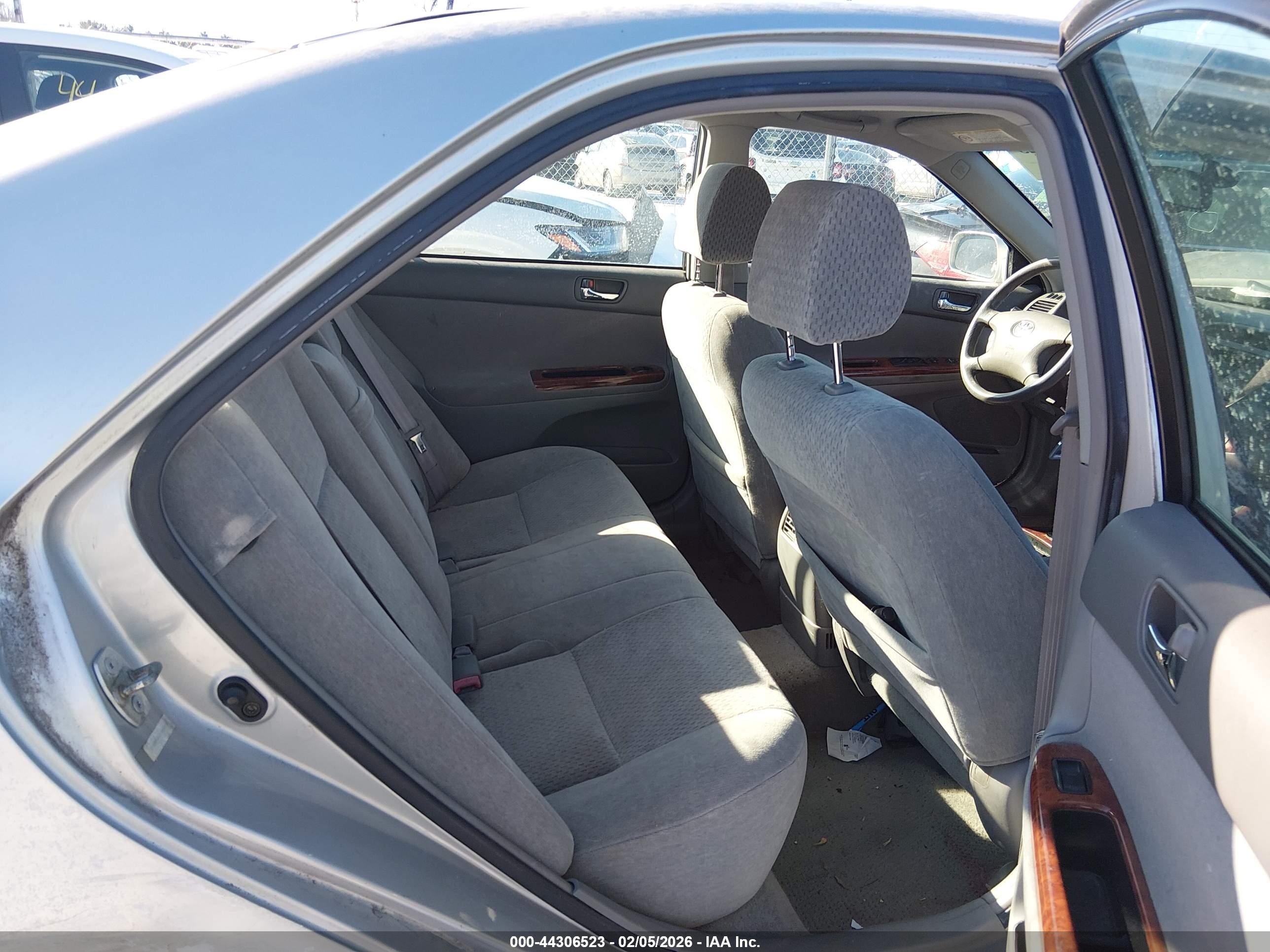TOYOTA CAMRY image 8