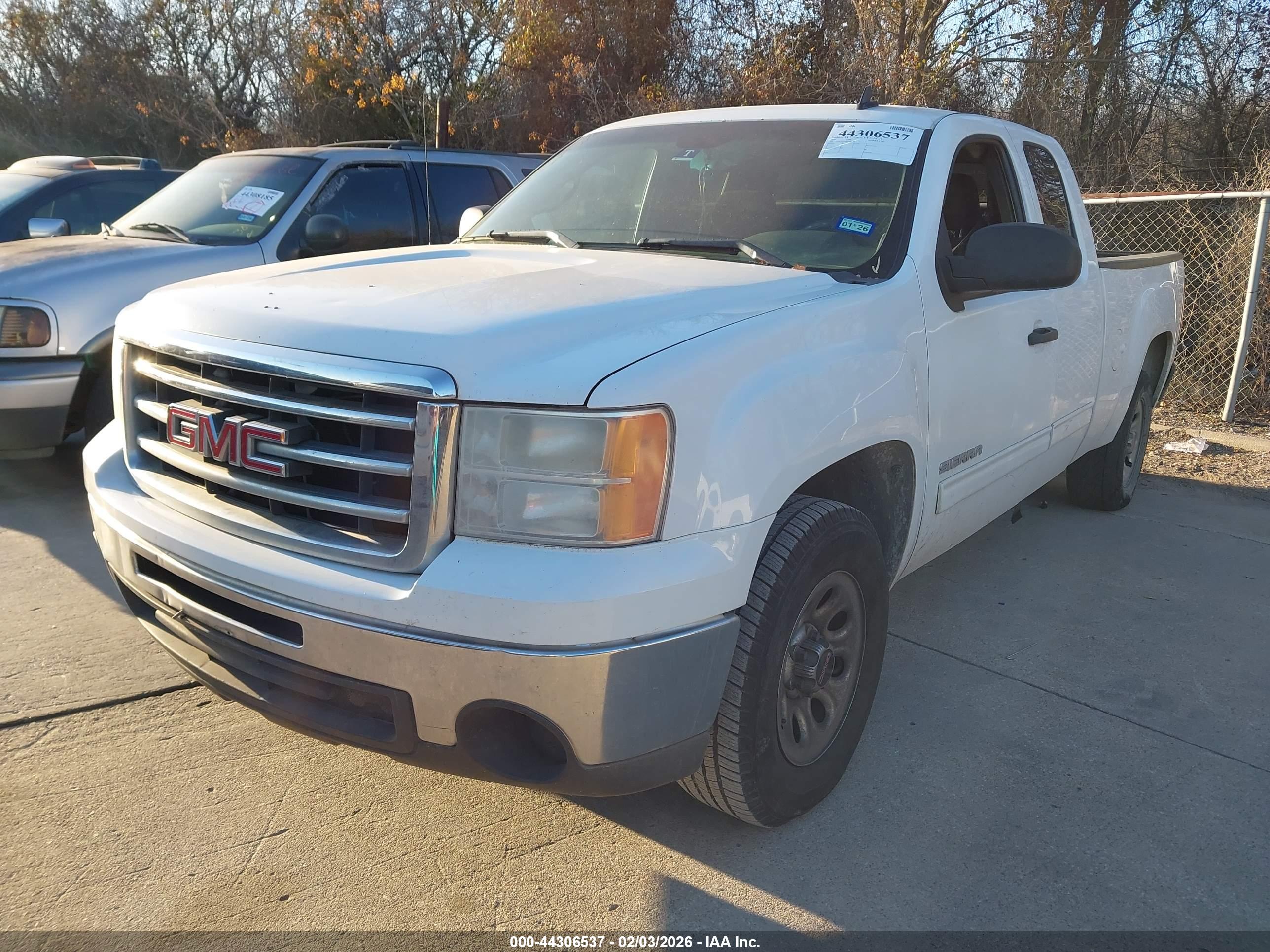GMC SIERRA image 2