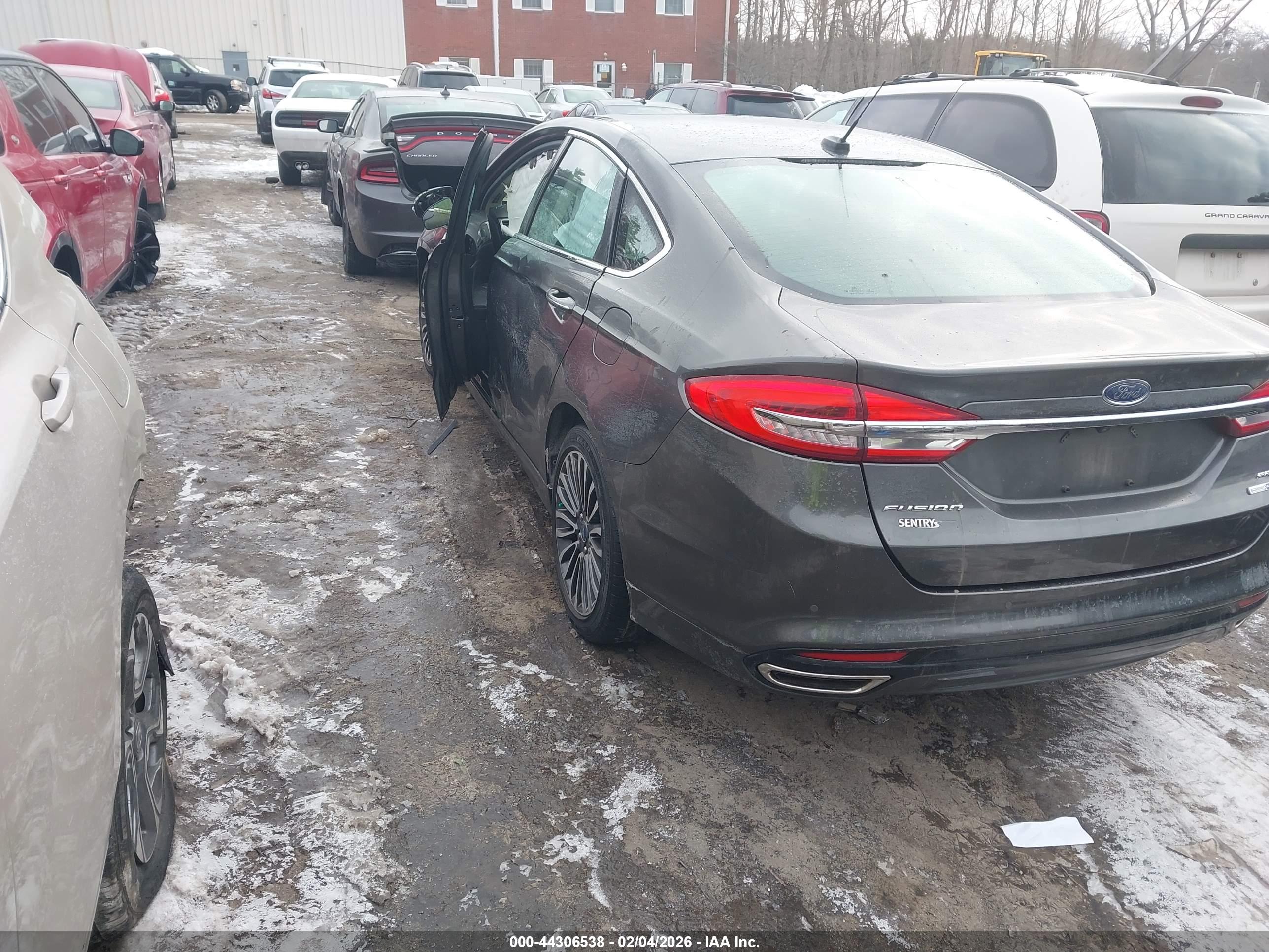 FORD FUSION image 3