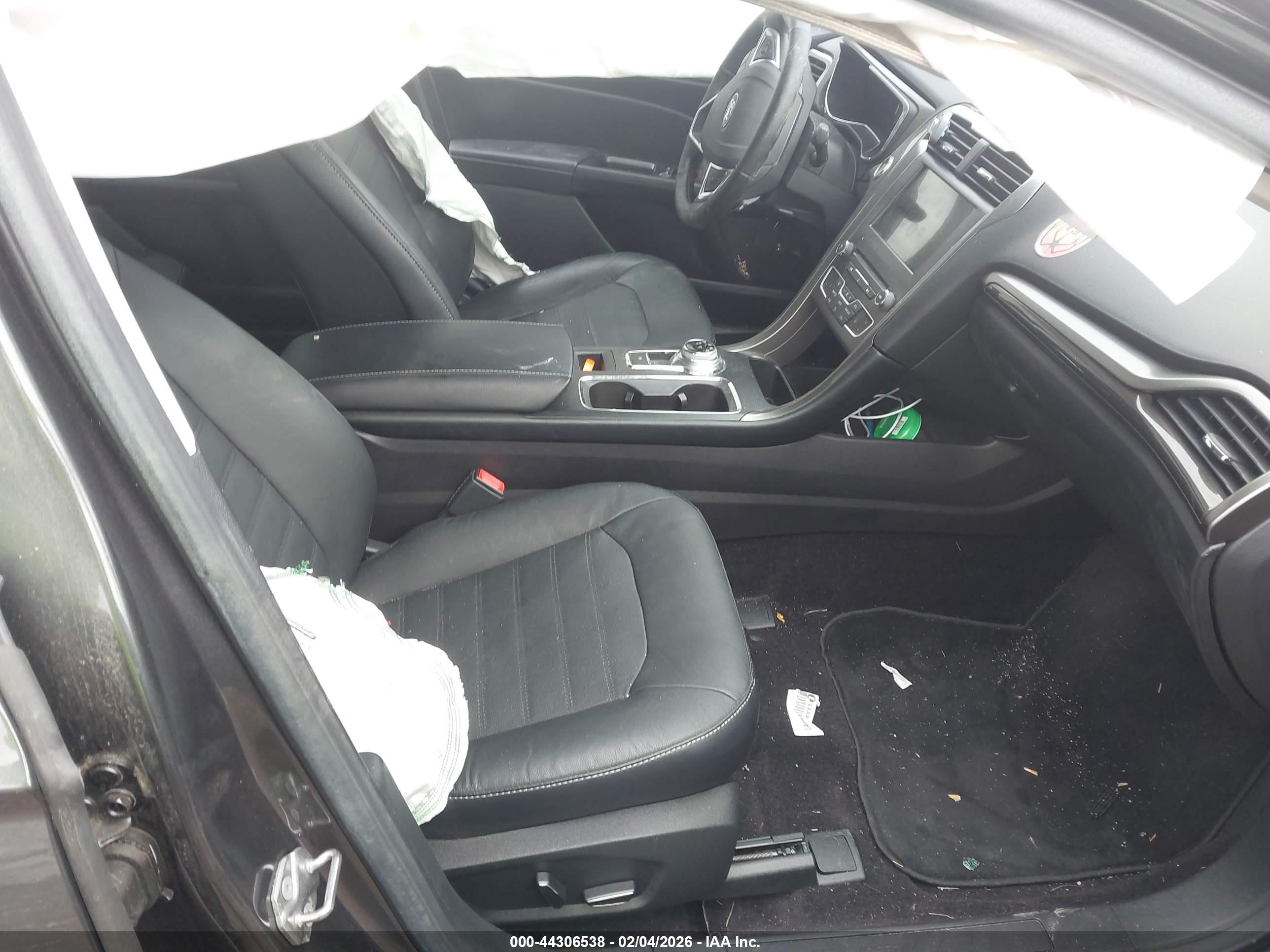 FORD FUSION image 5