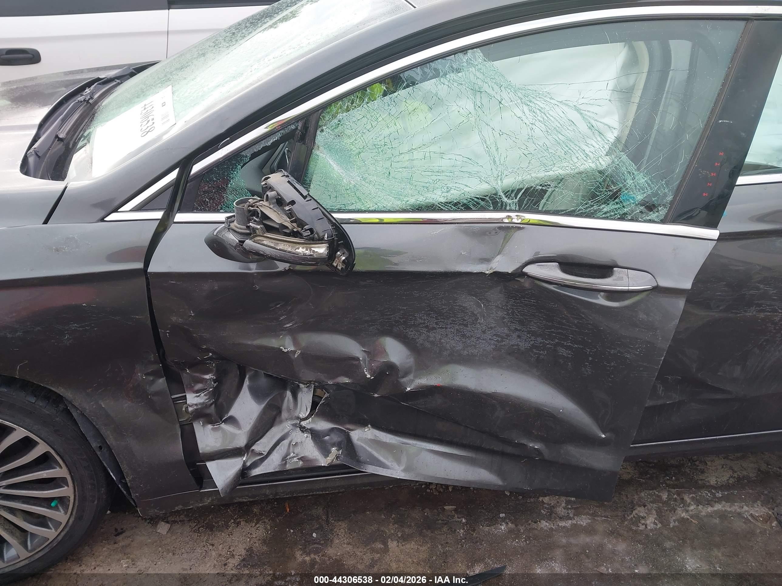 FORD FUSION image 6