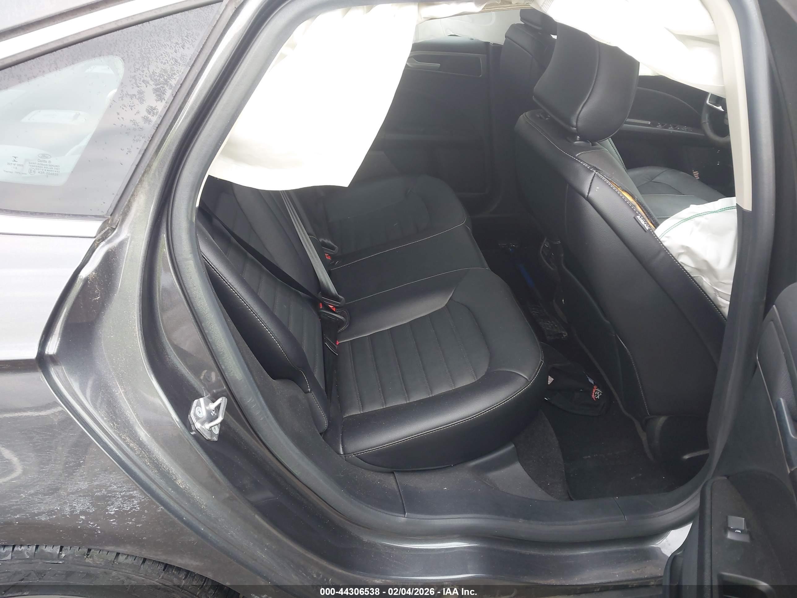 FORD FUSION image 8