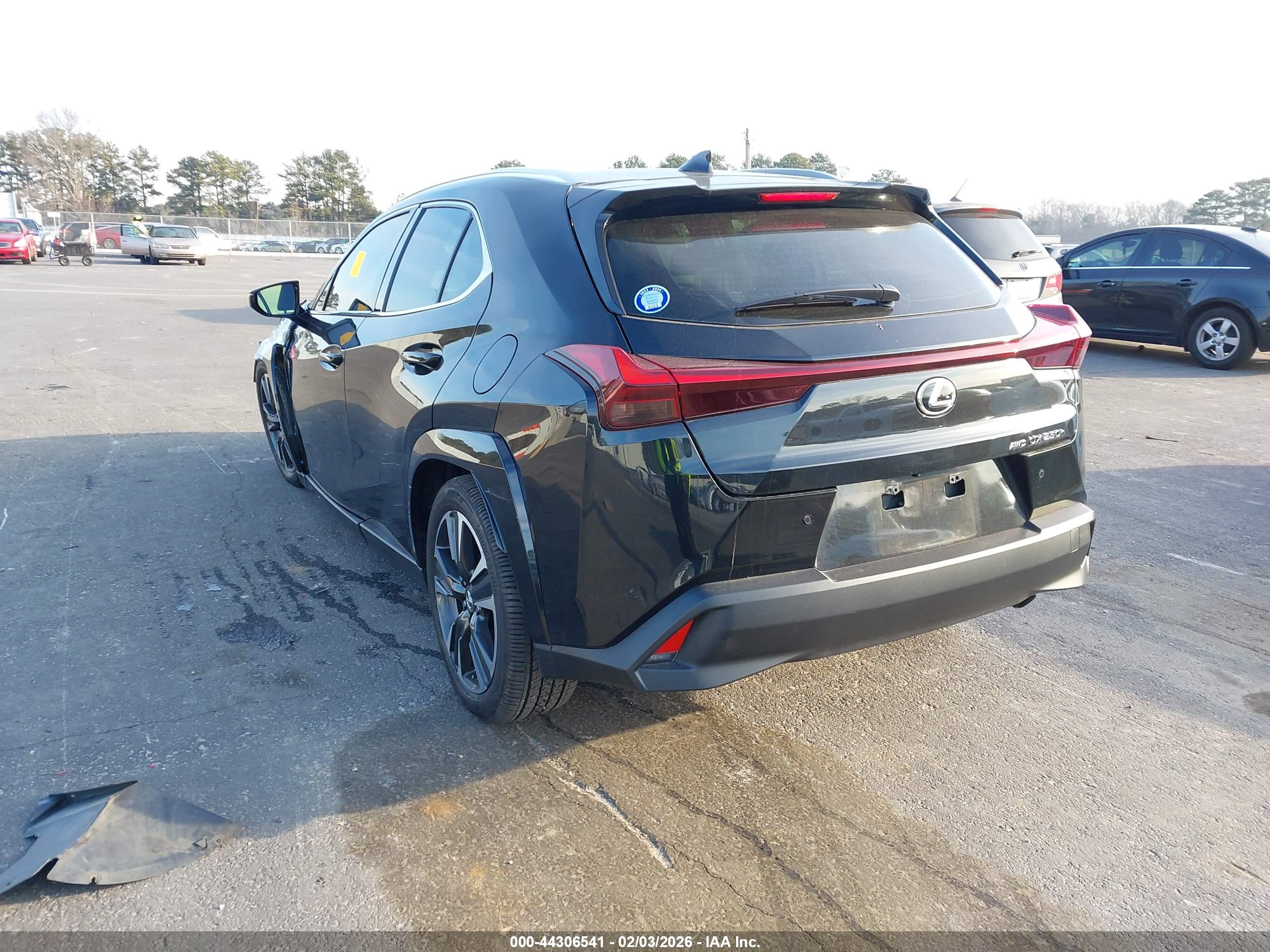 LEXUS UX image 3
