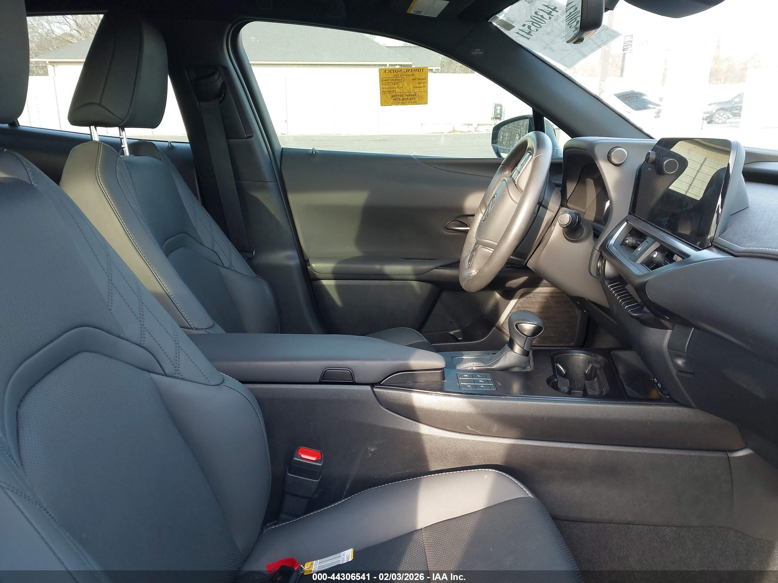 LEXUS UX image 5