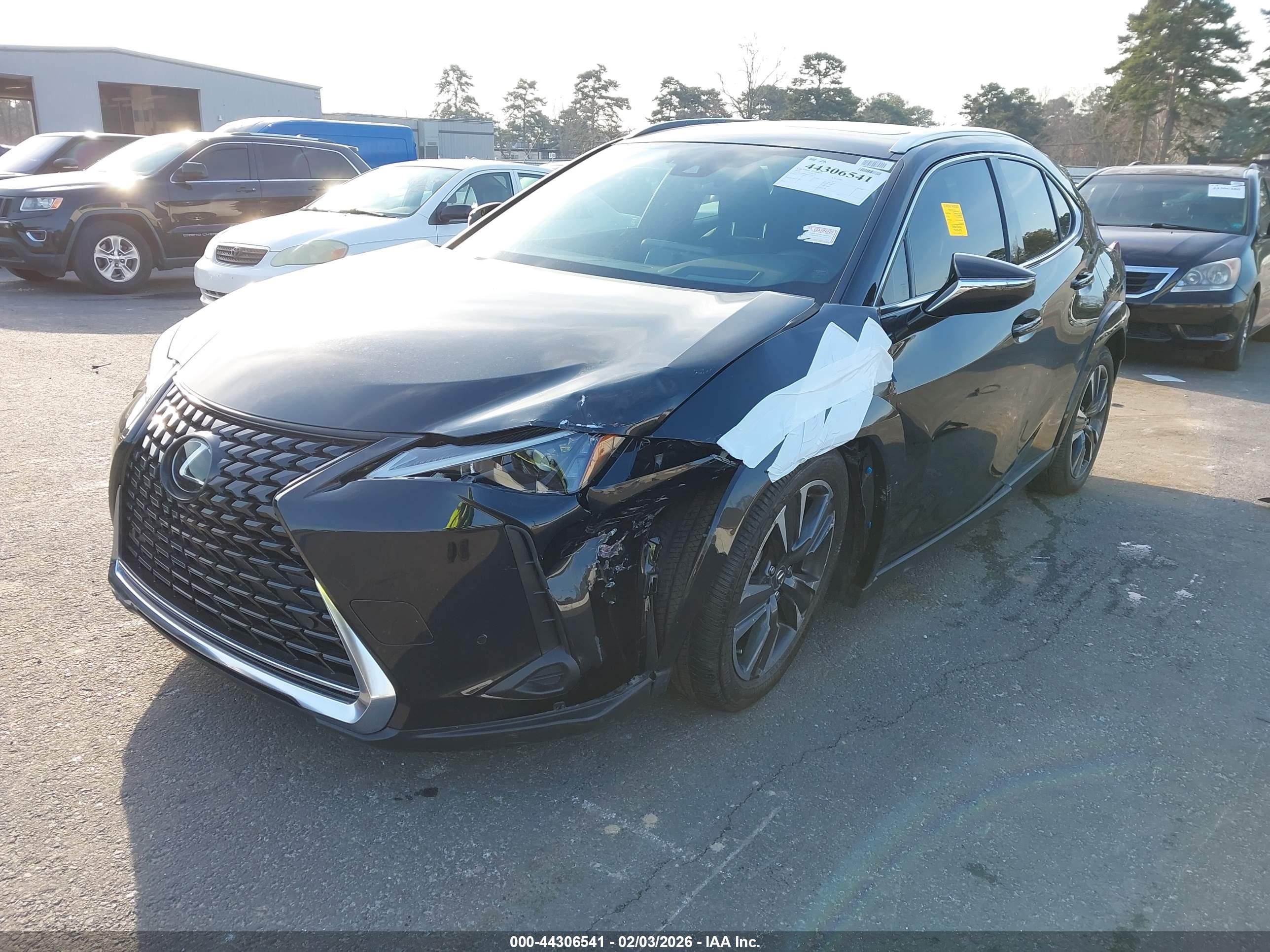 LEXUS UX image 6