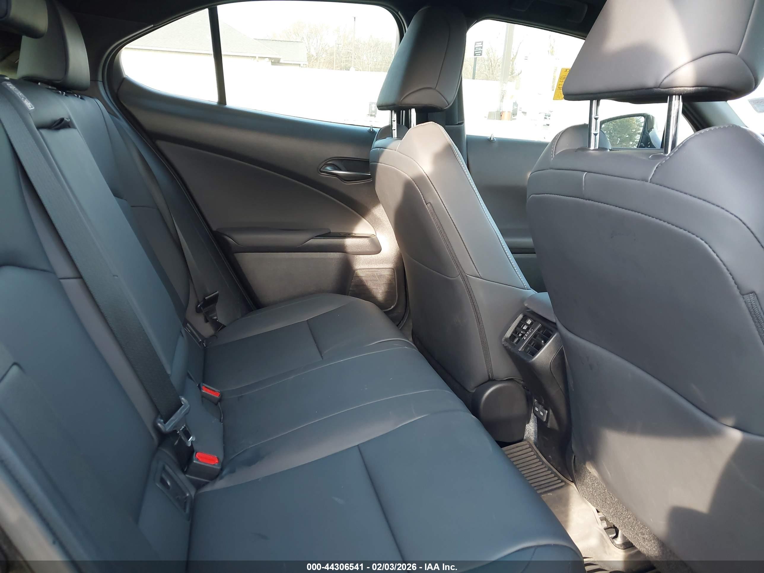 LEXUS UX image 8