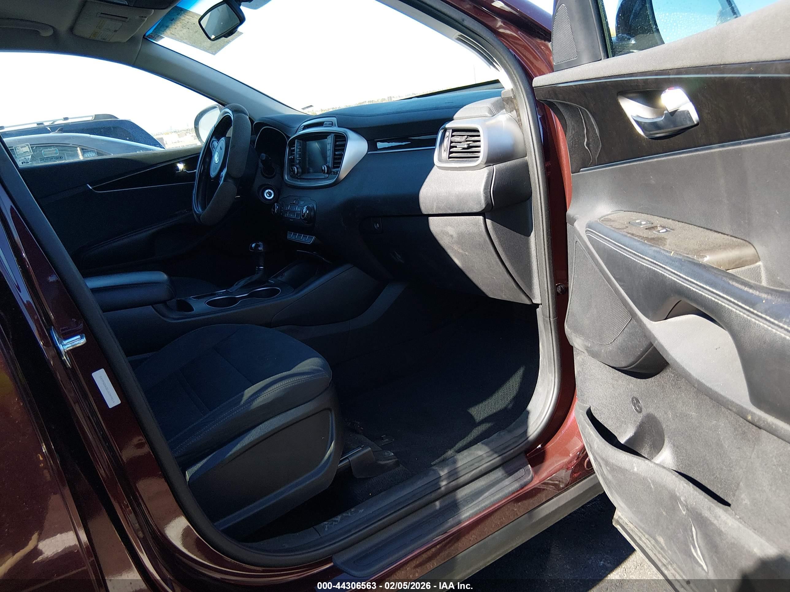 KIA SORENTO image 5