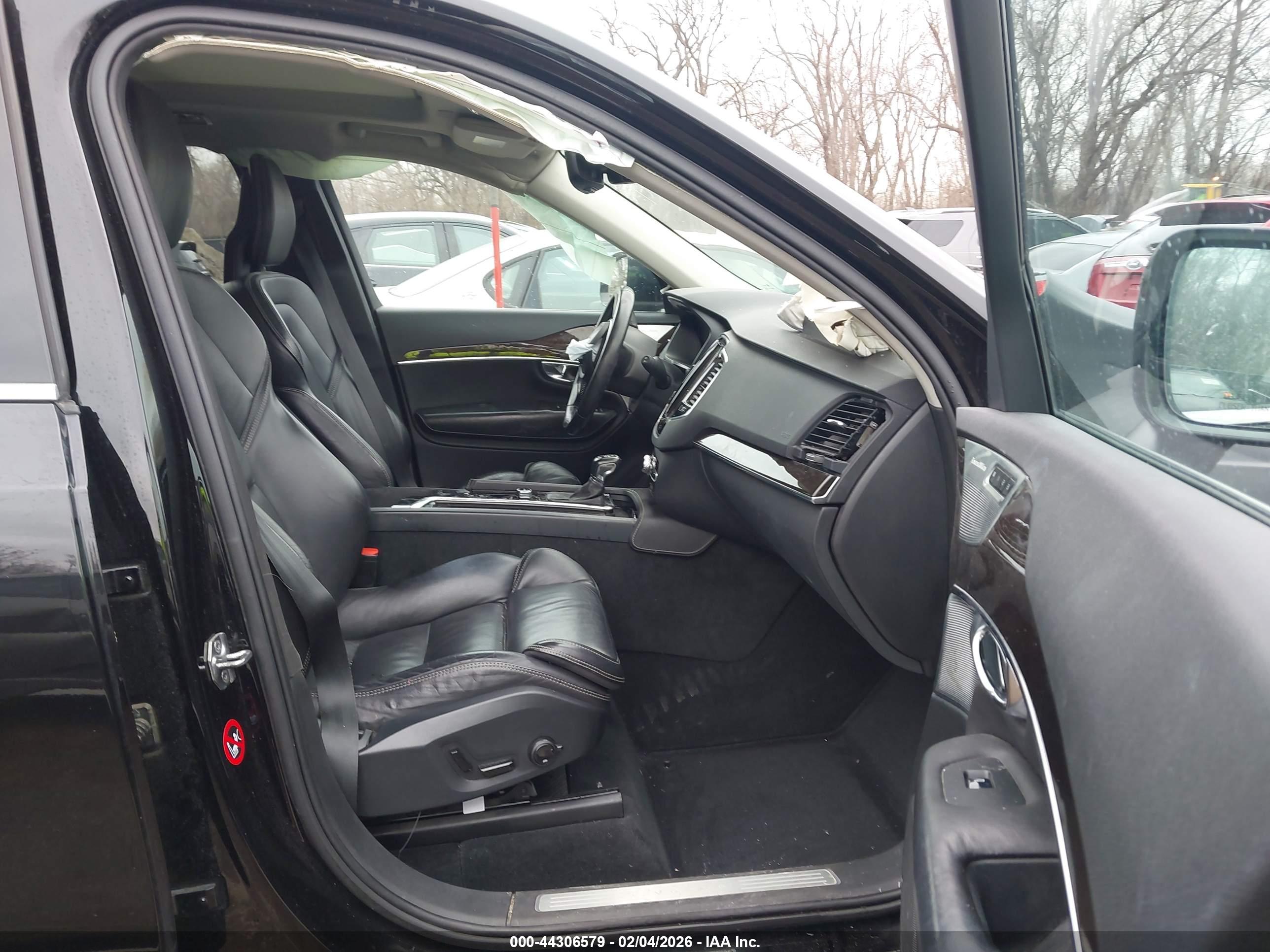 VOLVO XC90 image 5