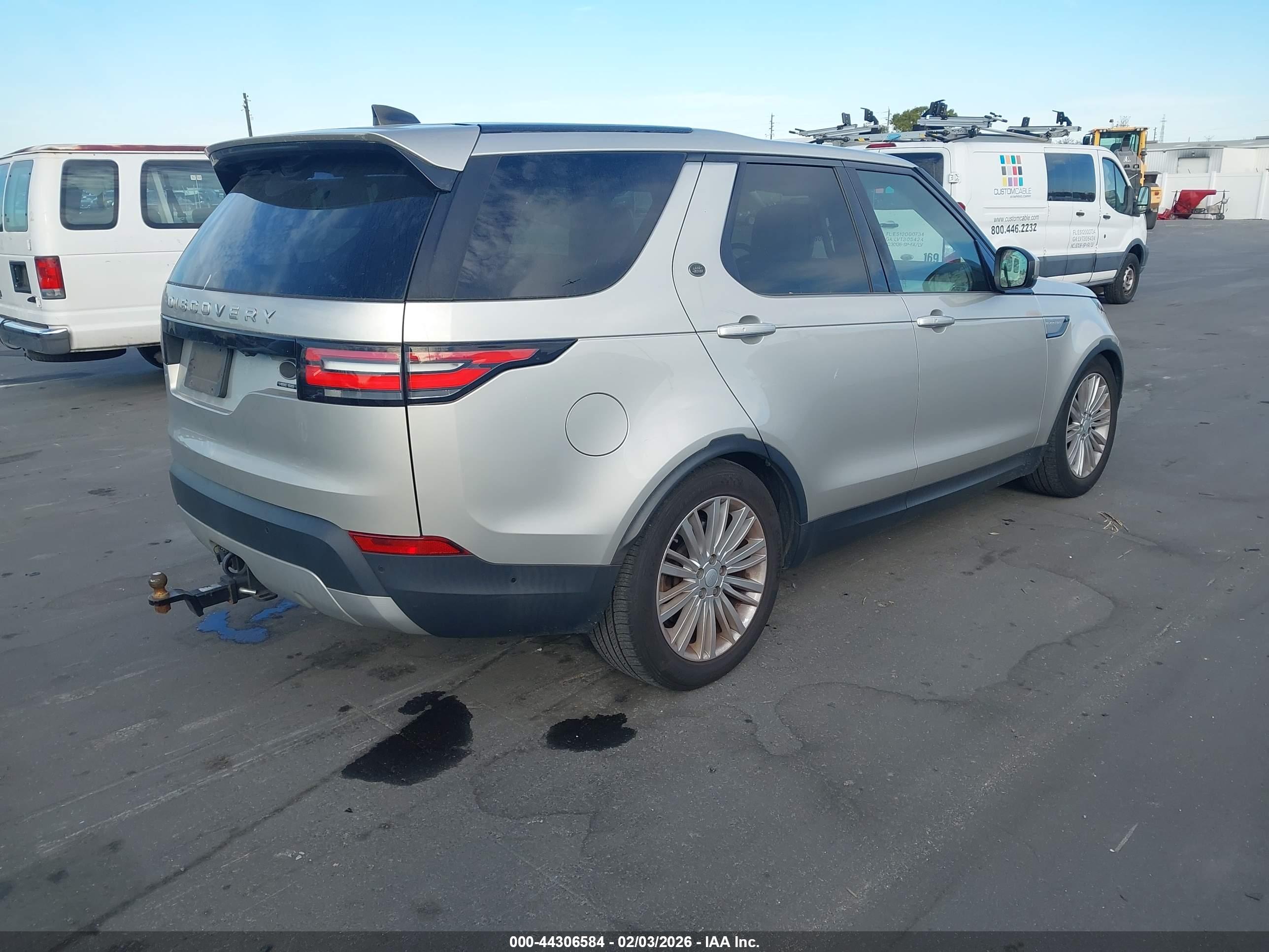 LAND ROVER image 4
