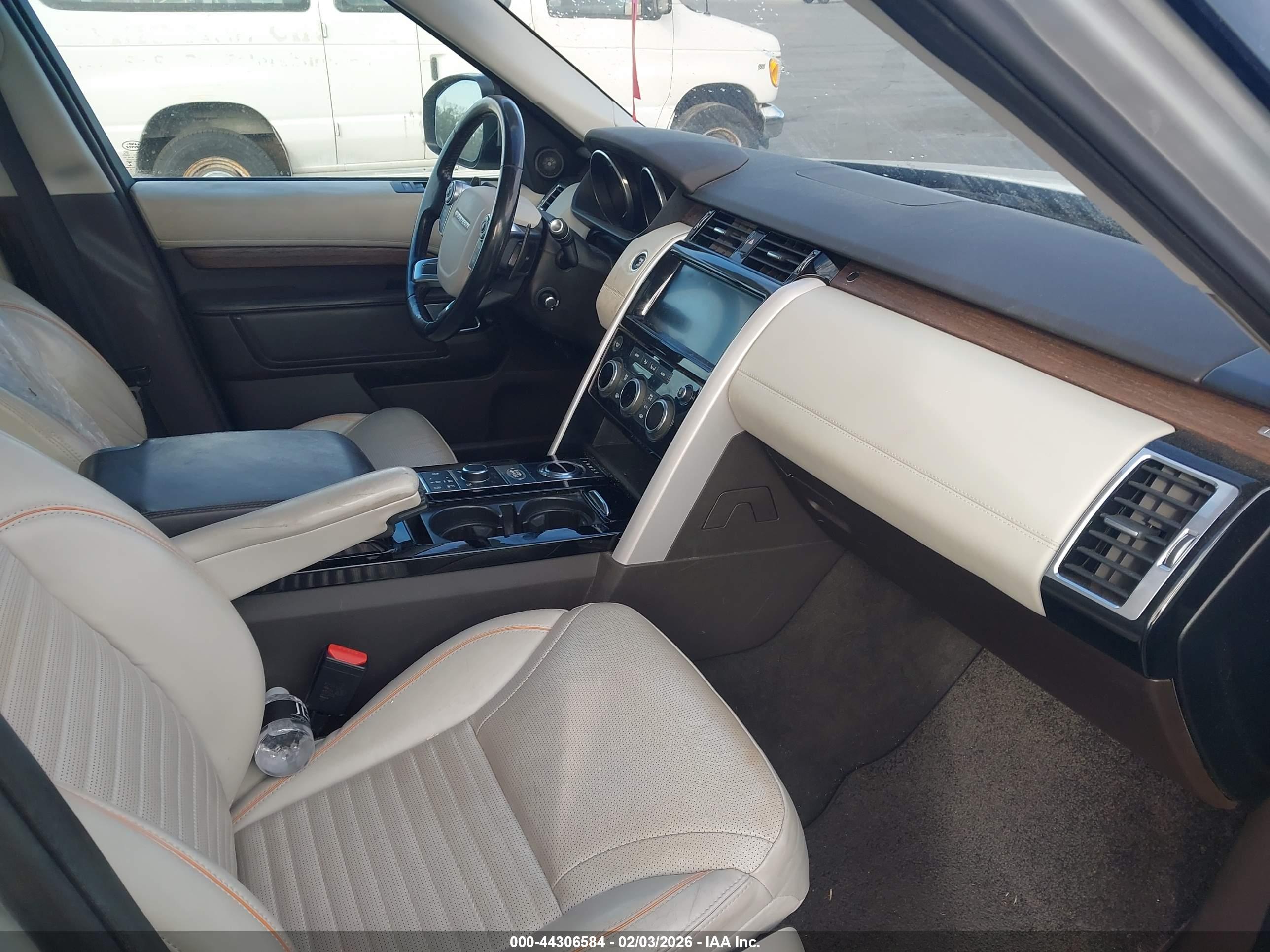 LAND ROVER image 5