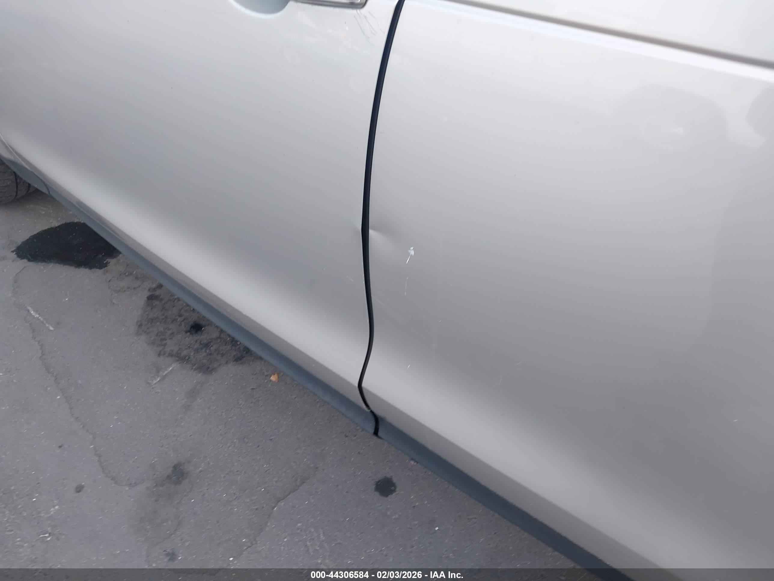 LAND ROVER image 6