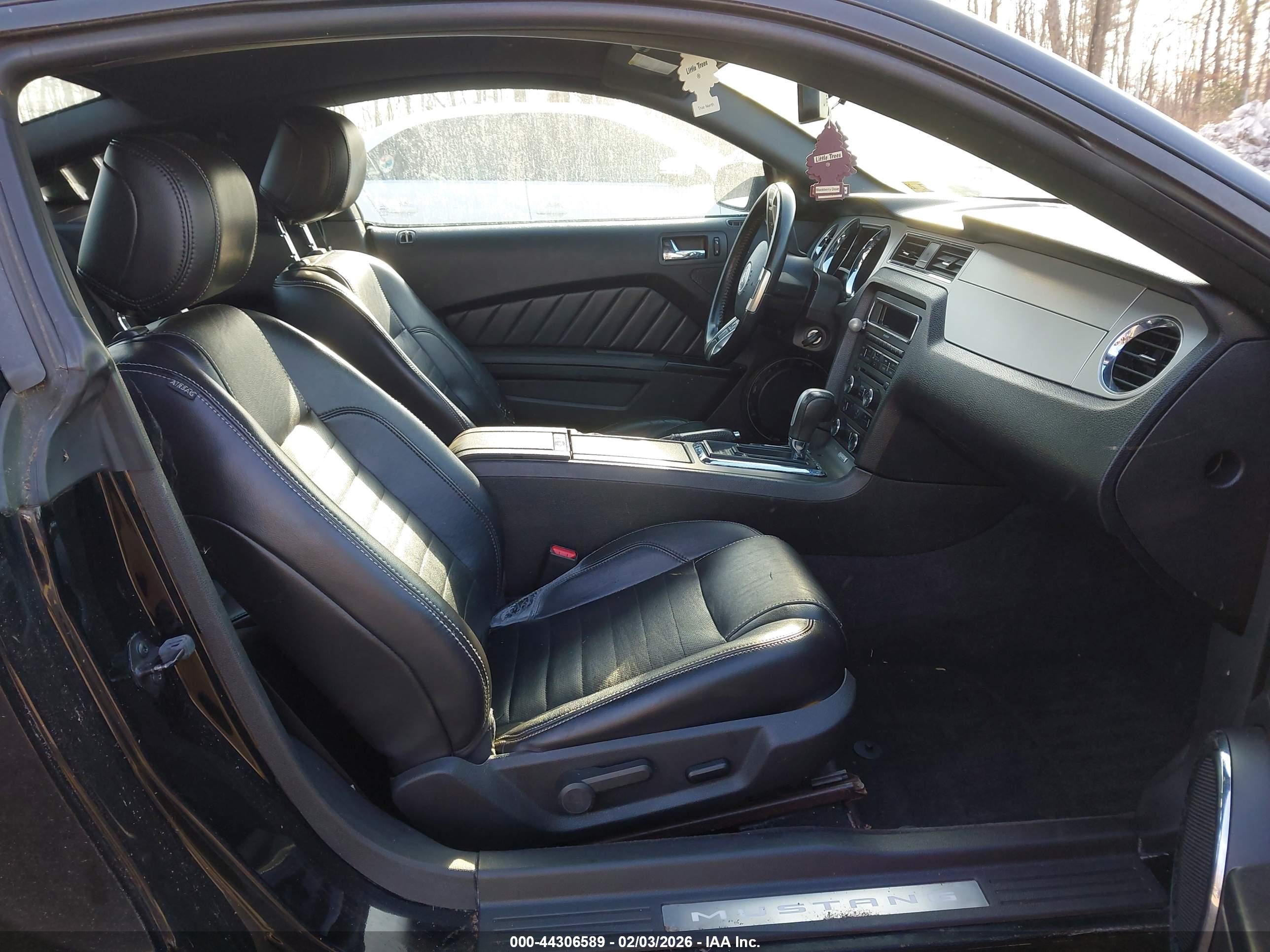 FORD MUSTANG image 5