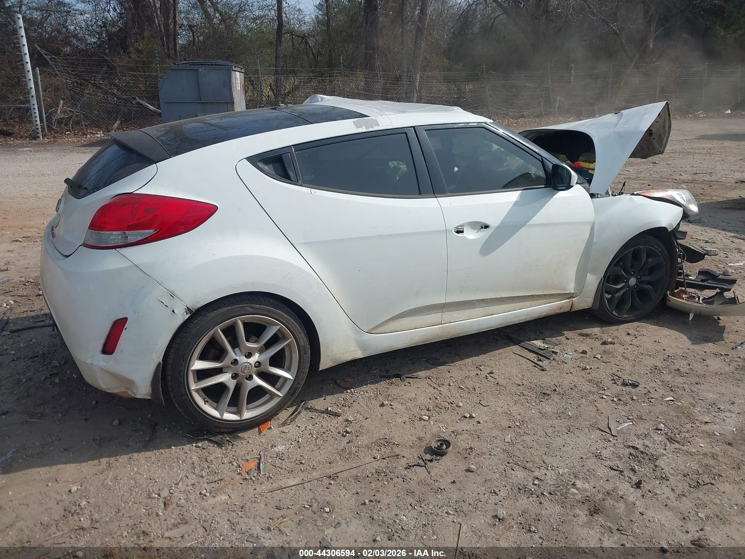 HYUNDAI VELOSTER image 4
