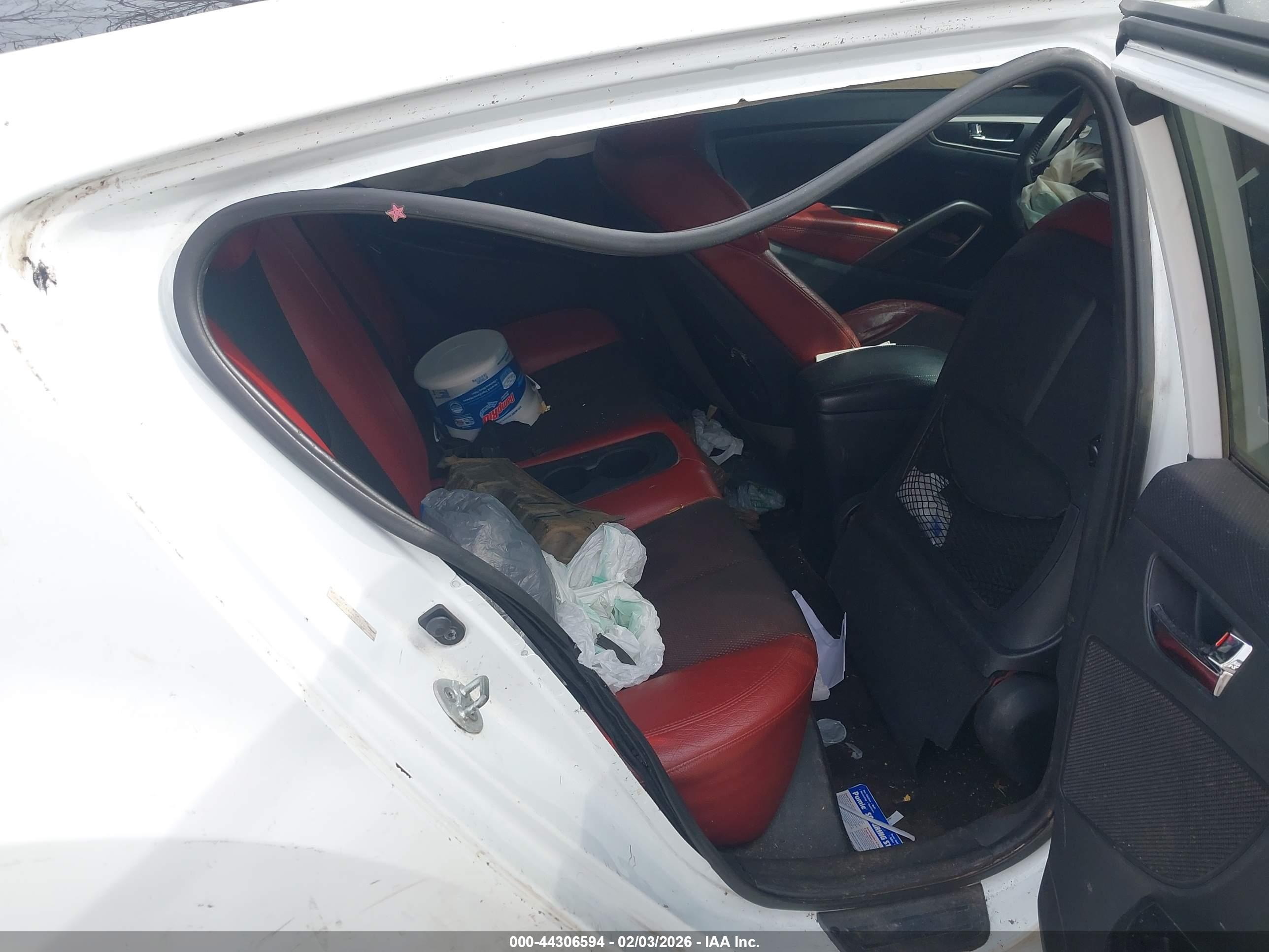 HYUNDAI VELOSTER image 8