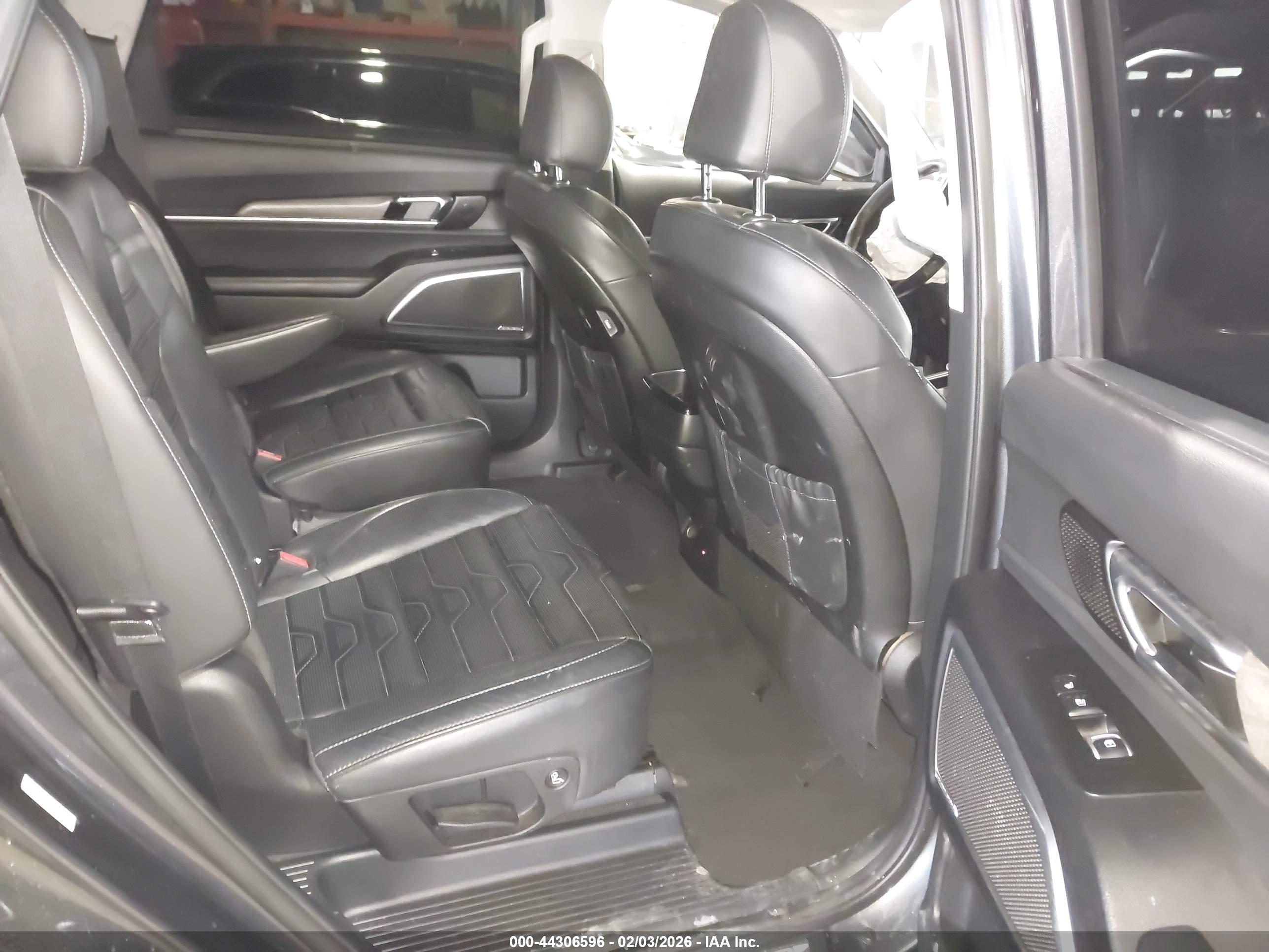 KIA TELLURIDE image 8