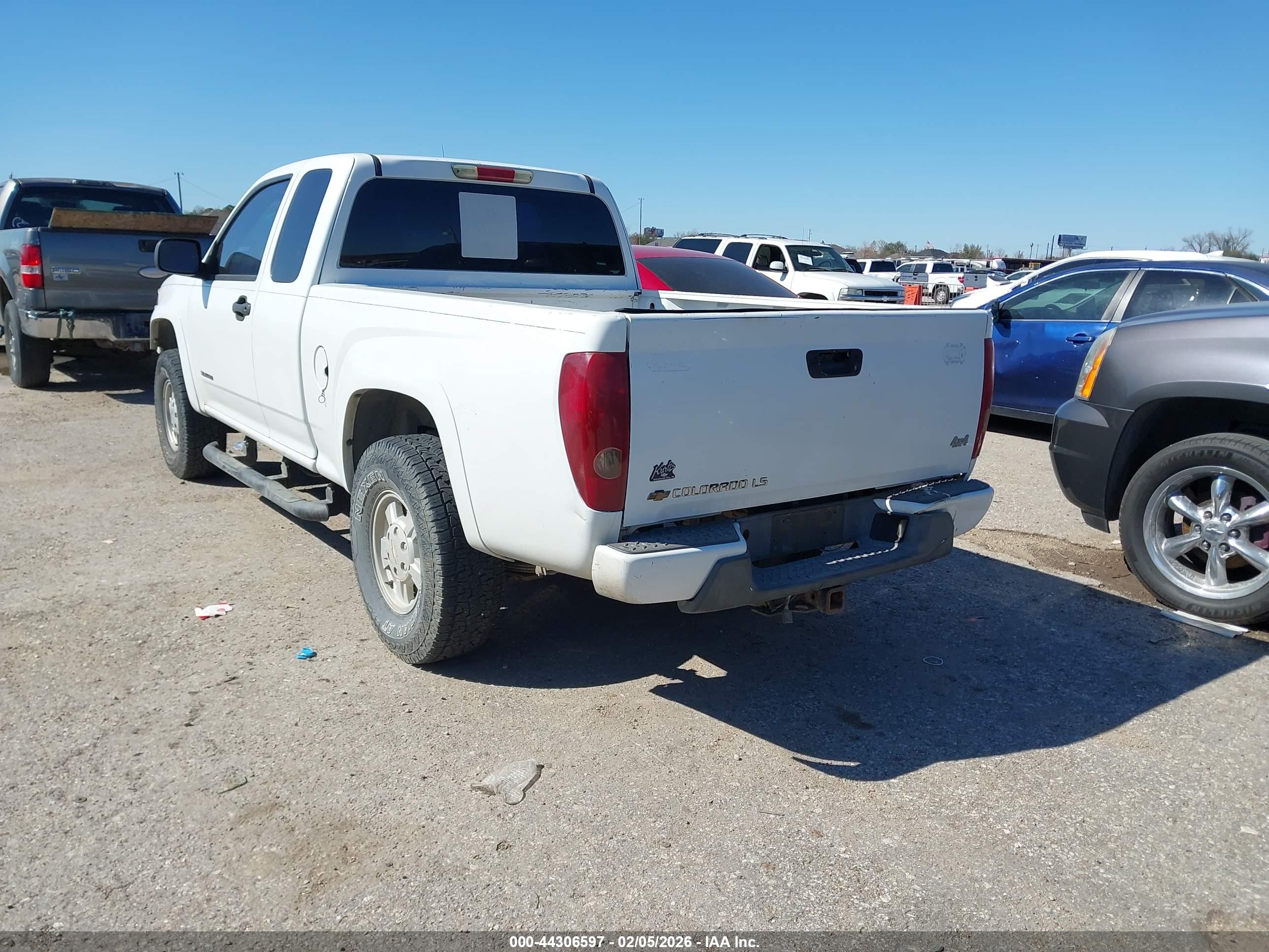 CHEVROLET COLORADO image 3