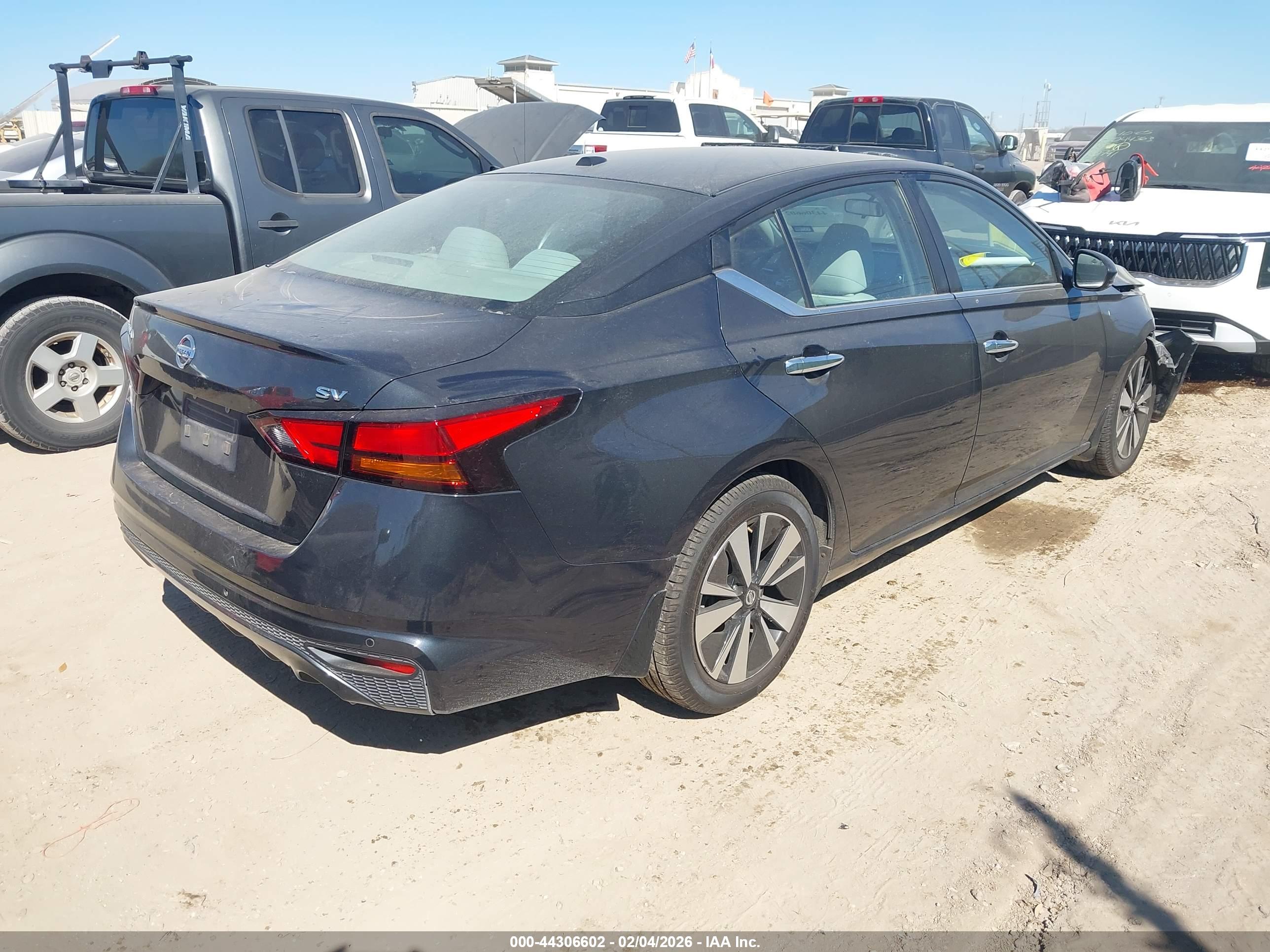 NISSAN ALTIMA image 4