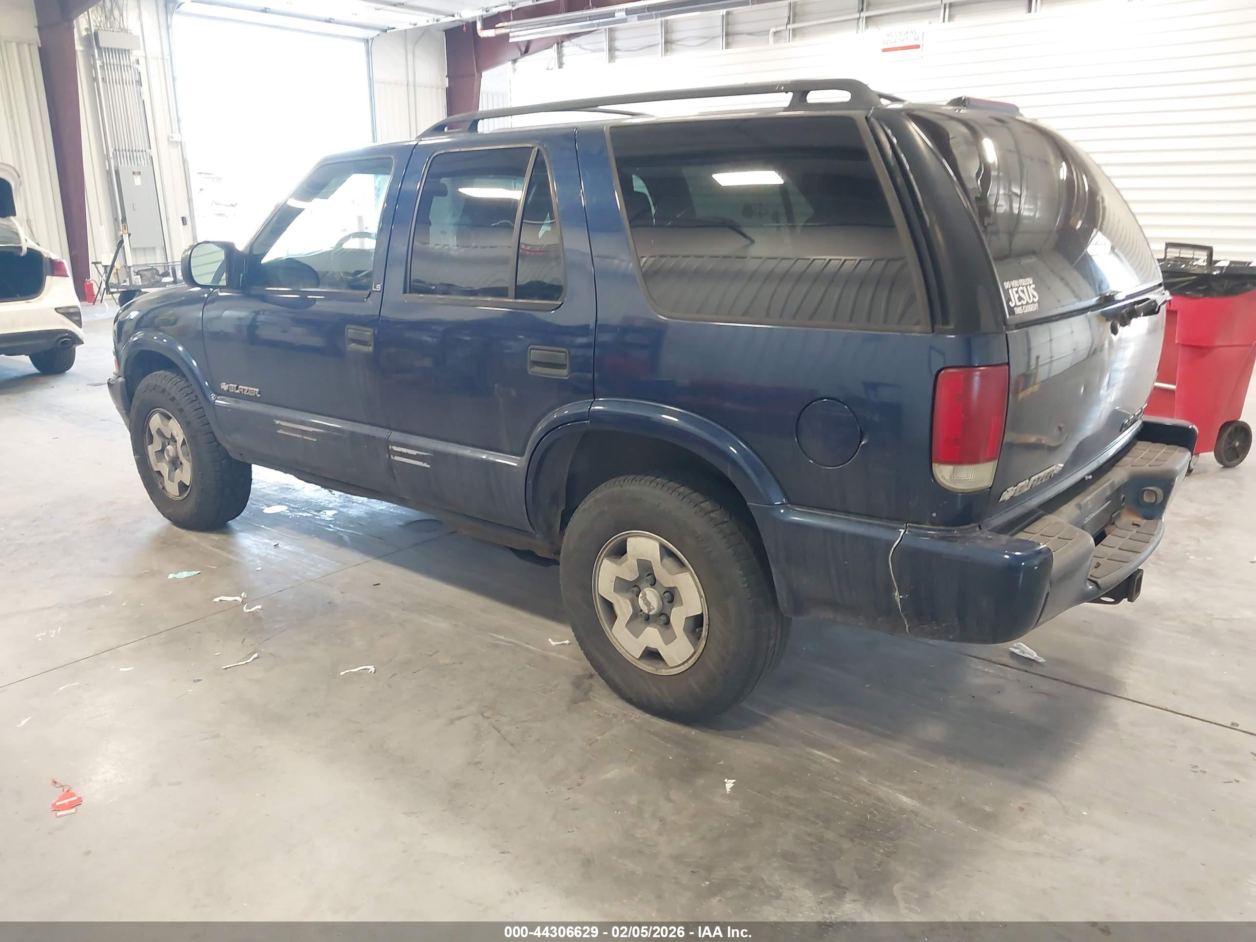 CHEVROLET BLAZER image 3